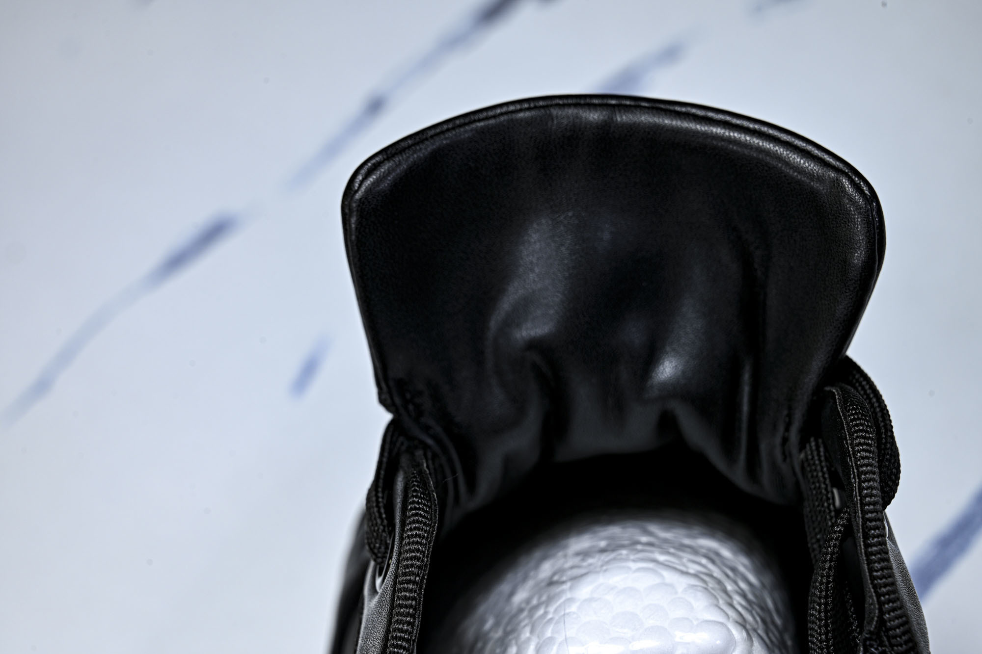 Christian Louboutin 2026新款CL男鞋低帮红底鞋水钻系带运动休闲板鞋莞产版 本法国