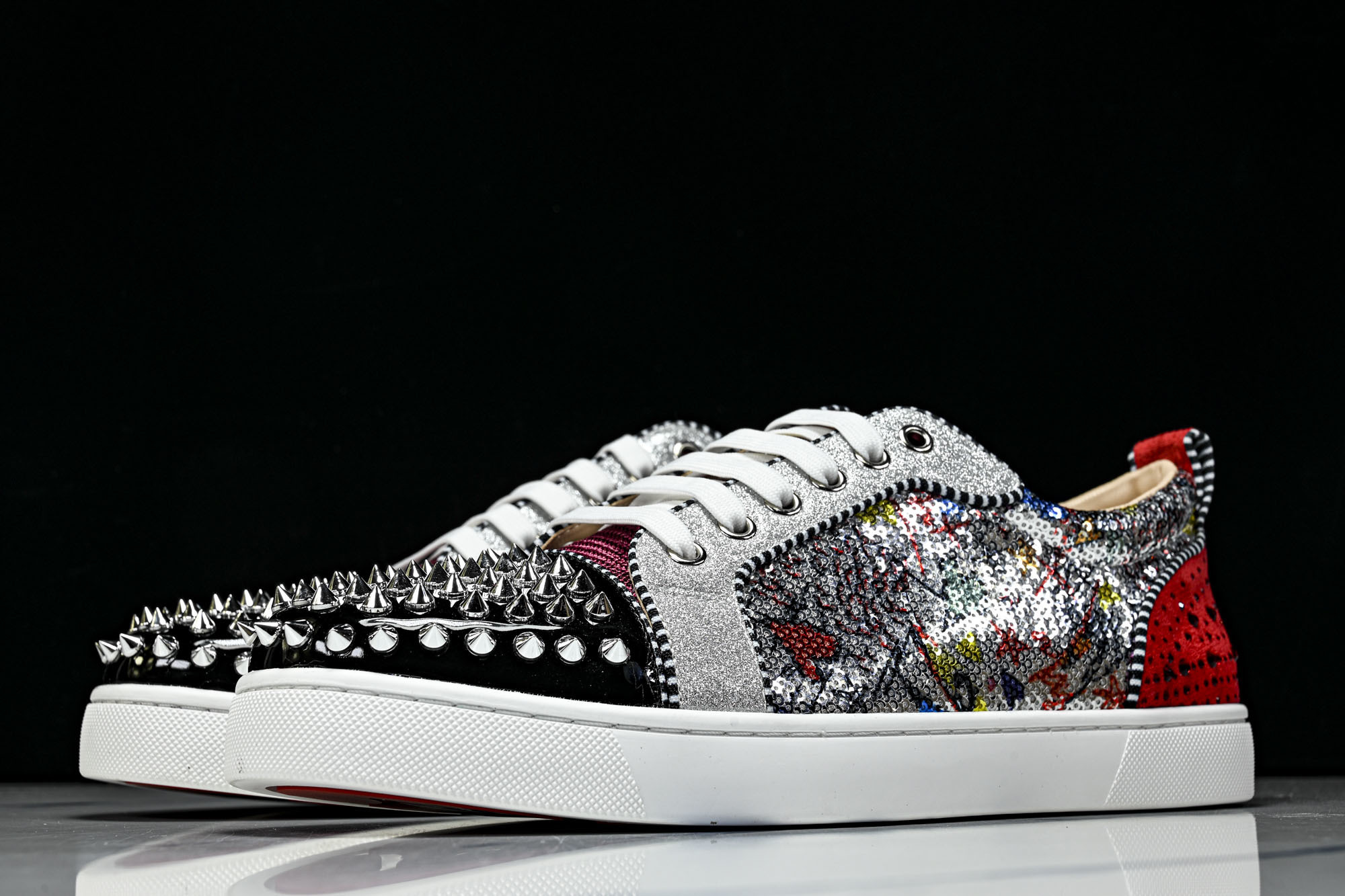 Christian Louboutin 2026新款CL男鞋低帮红底鞋水钻系带运动休闲板鞋莞产版 本法国