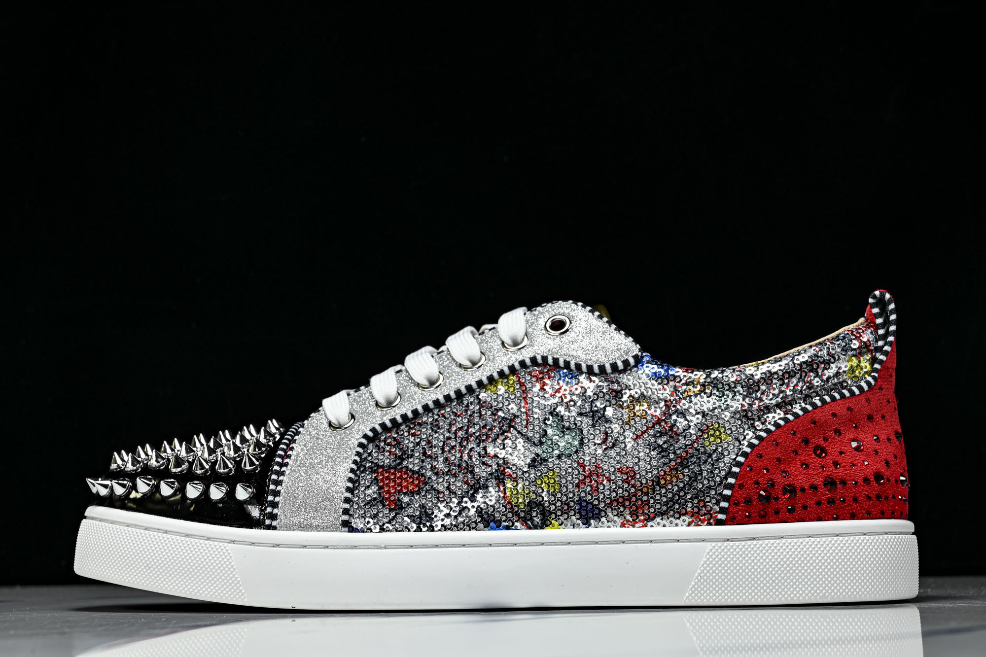 Christian Louboutin 2026新款CL男鞋低帮红底鞋水钻系带运动休闲板鞋莞产版 本法国