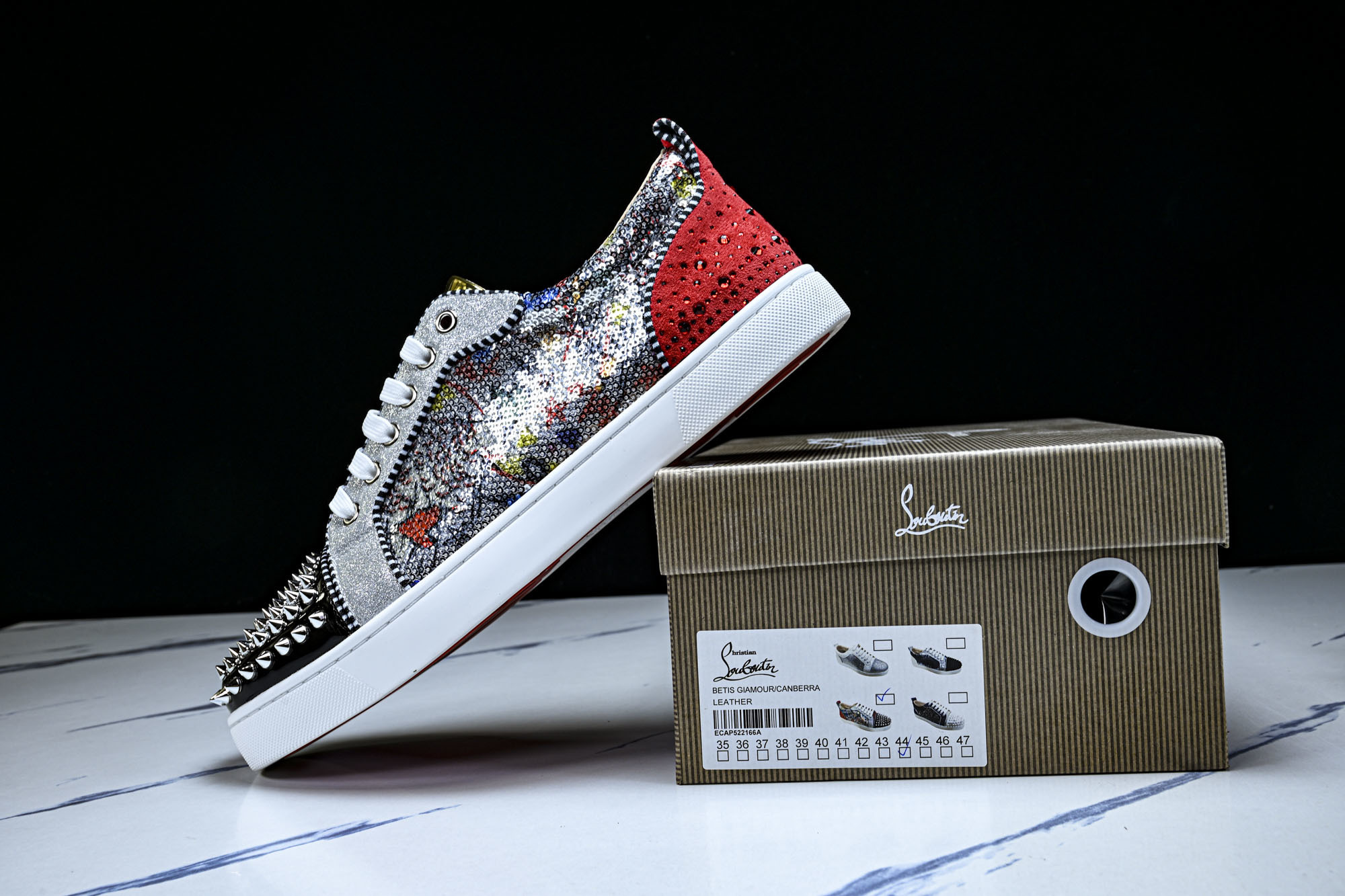 Christian Louboutin 2026新款CL男鞋低帮红底鞋水钻系带运动休闲板鞋莞产版 本法国