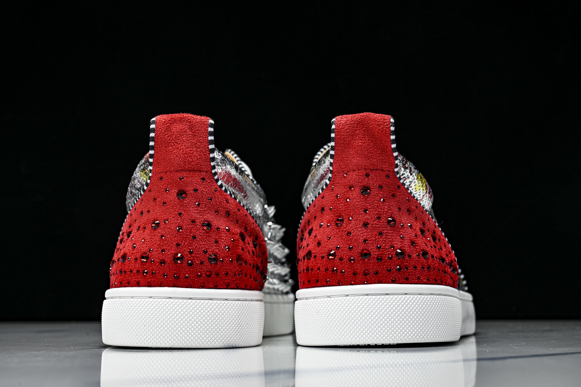 Christian Louboutin 2026新款CL男鞋低帮红底鞋水钻系带运动休闲板鞋莞产版 本法国