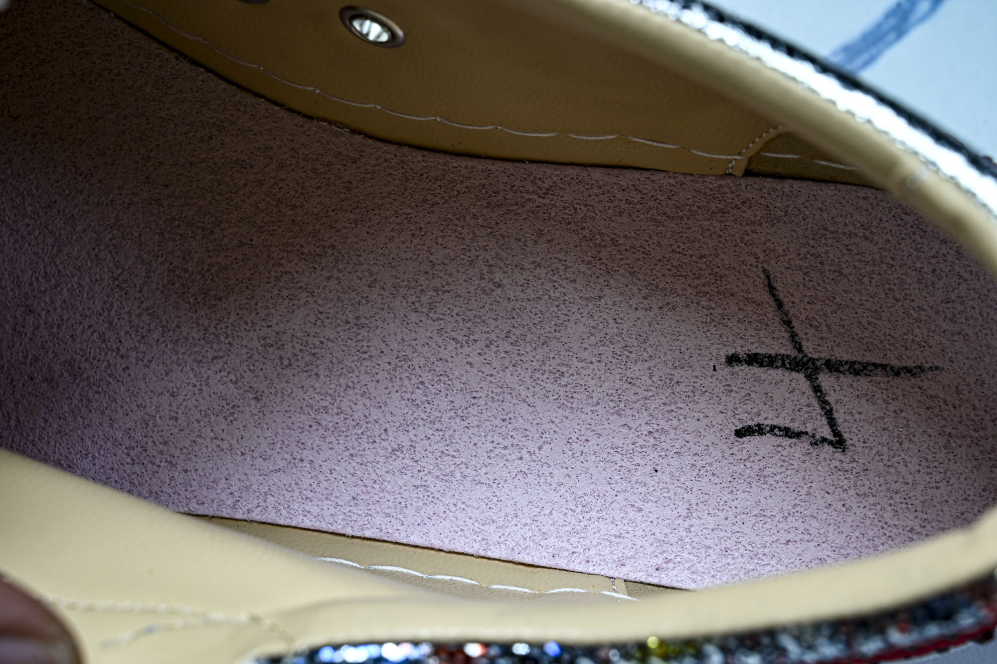 Christian Louboutin 2026新款CL男鞋低帮红底鞋水钻系带运动休闲板鞋莞产版 本法国