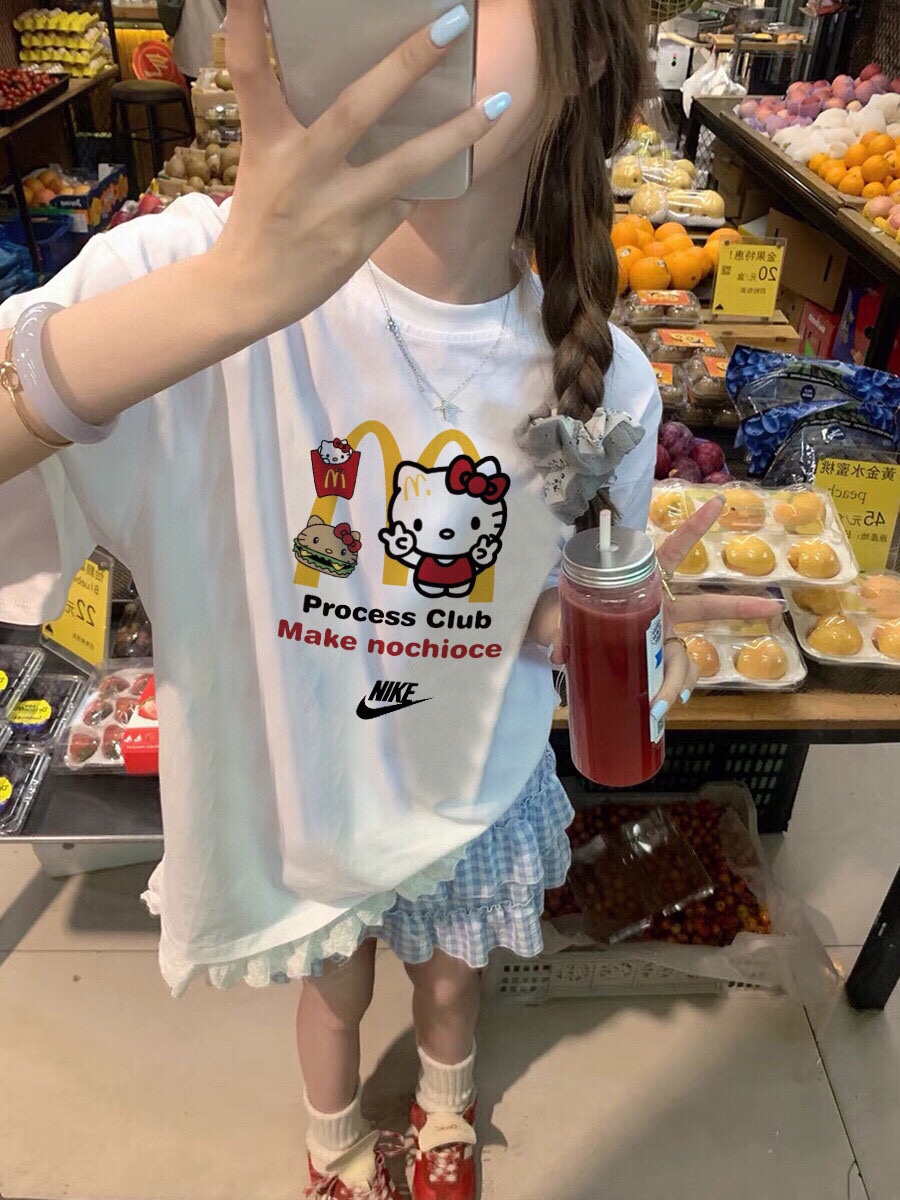 Nike x Hello Kitty Joint Series: Premium Cotton T-shirt with Detailed Design - 图片 3