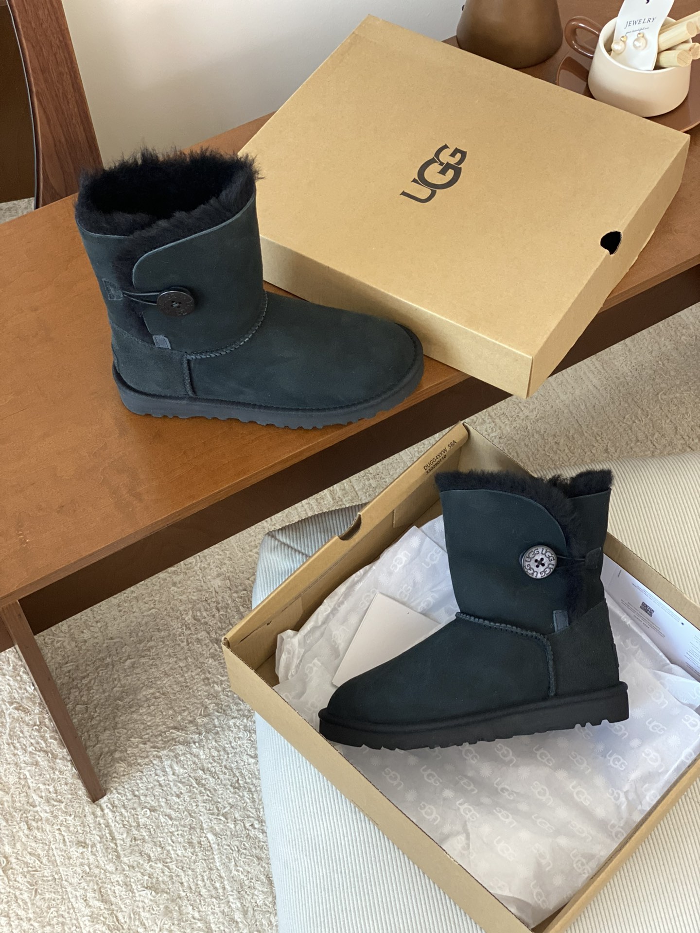 new️正码️UGG平底5803尺码3940