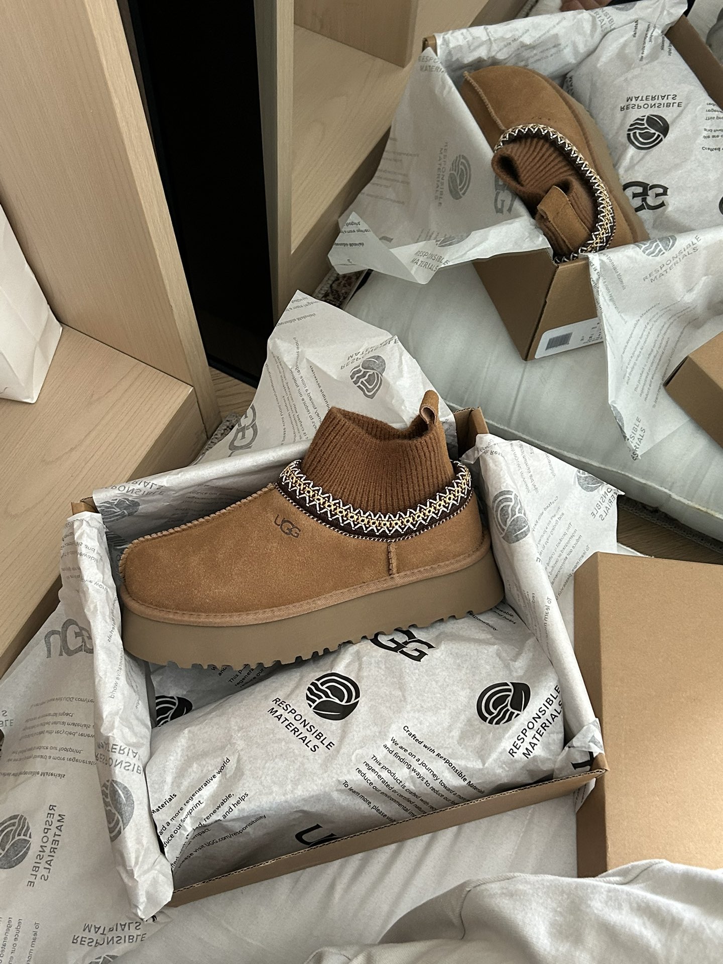 NO:577793,(Cow leather surface) maroon details #35-40, snow boots, boots, cowhide19860909（牛皮面）栗色细节 #35-40,雪地靴,boots,cowhide,Women's Shoes