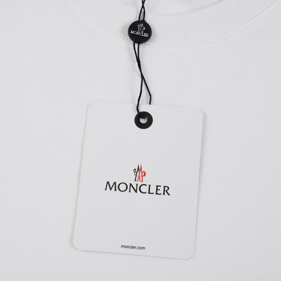 品牌MONCLER面料100%棉码数:XS.S.ML.颜色黑色.白色.深灰MONCLER/蒙口春夏款上新