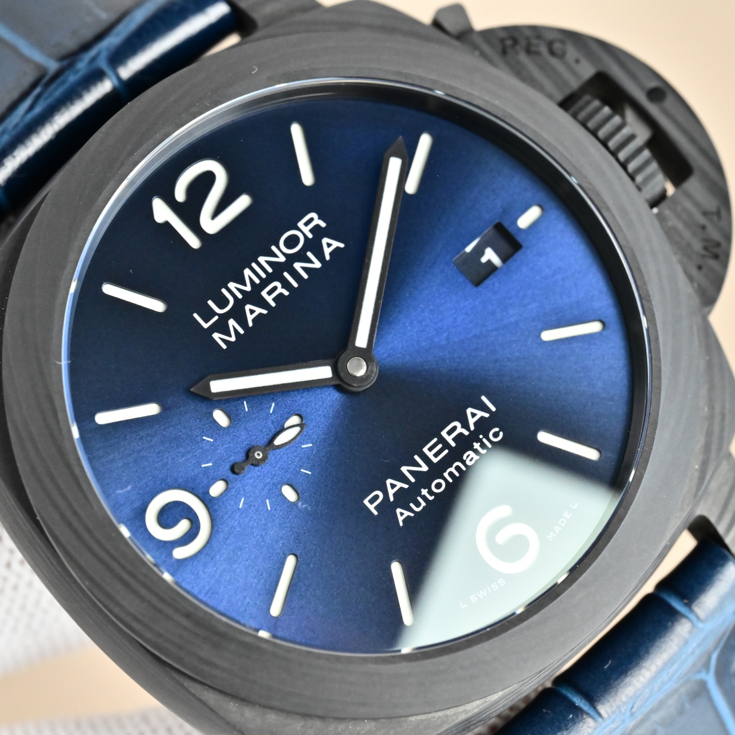 Panerai Luminor Marina Carbotech PAM01661 cassa e lunetta in carbotech nera, quadrante blu, cinturino in pelle blu 44 mm Automatico da uomo