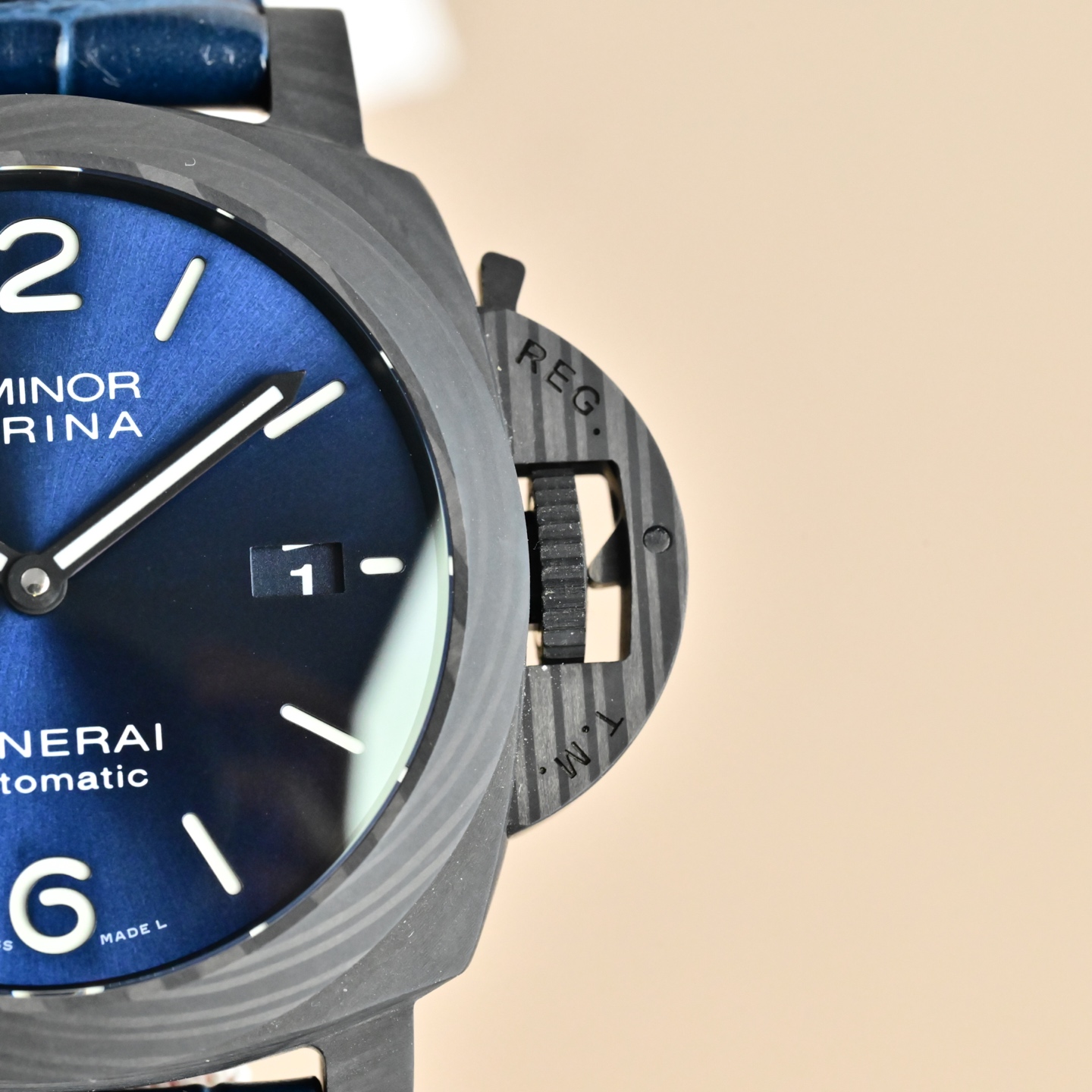 Panerai Luminor Marina Carbotech PAM01661 cassa e lunetta in carbotech nera, quadrante blu, cinturino in pelle blu 44 mm Automatico da uomo