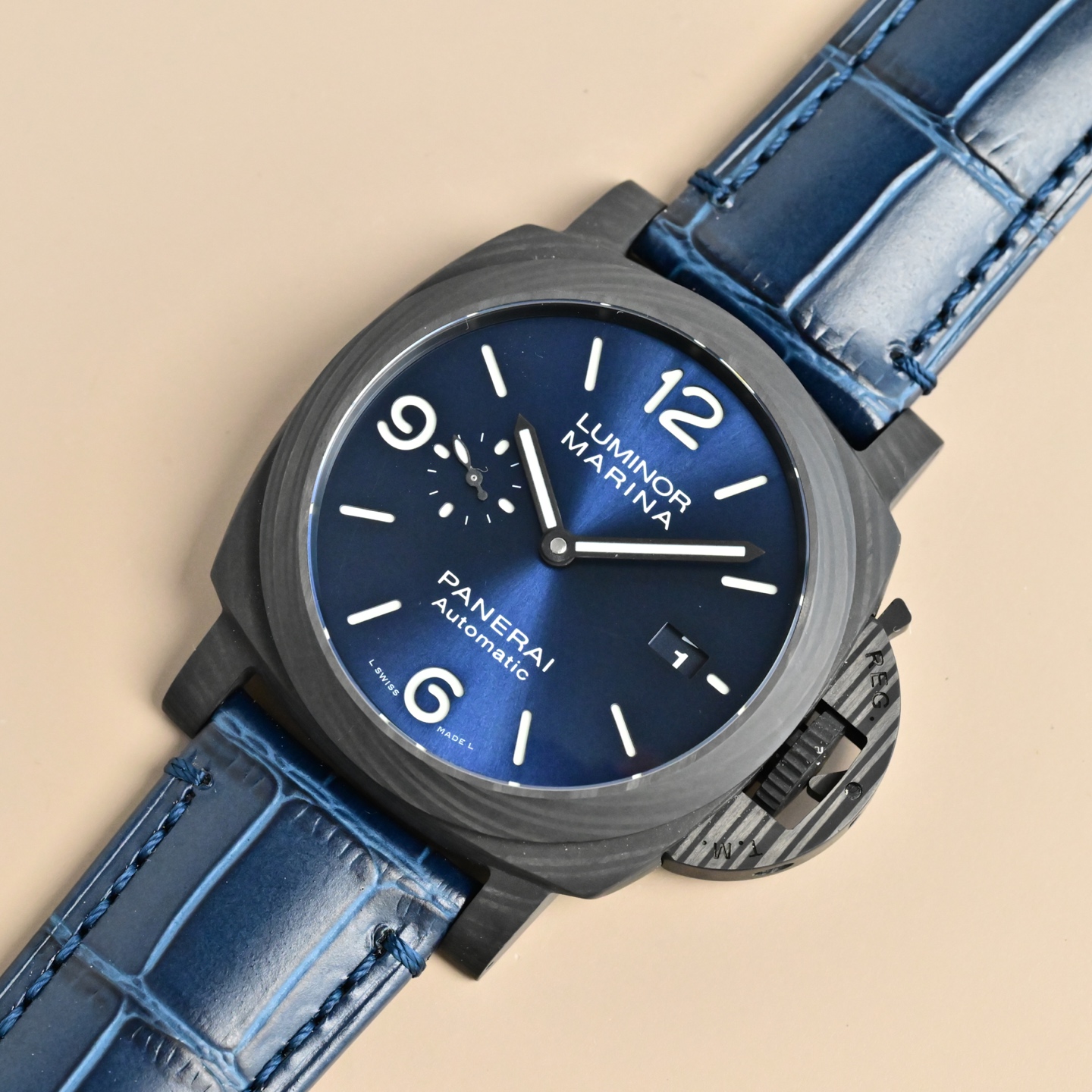 Panerai Luminor Marina Carbotech PAM01661 cassa e lunetta in carbotech nera, quadrante blu, cinturino in pelle blu 44 mm Automatico da uomo