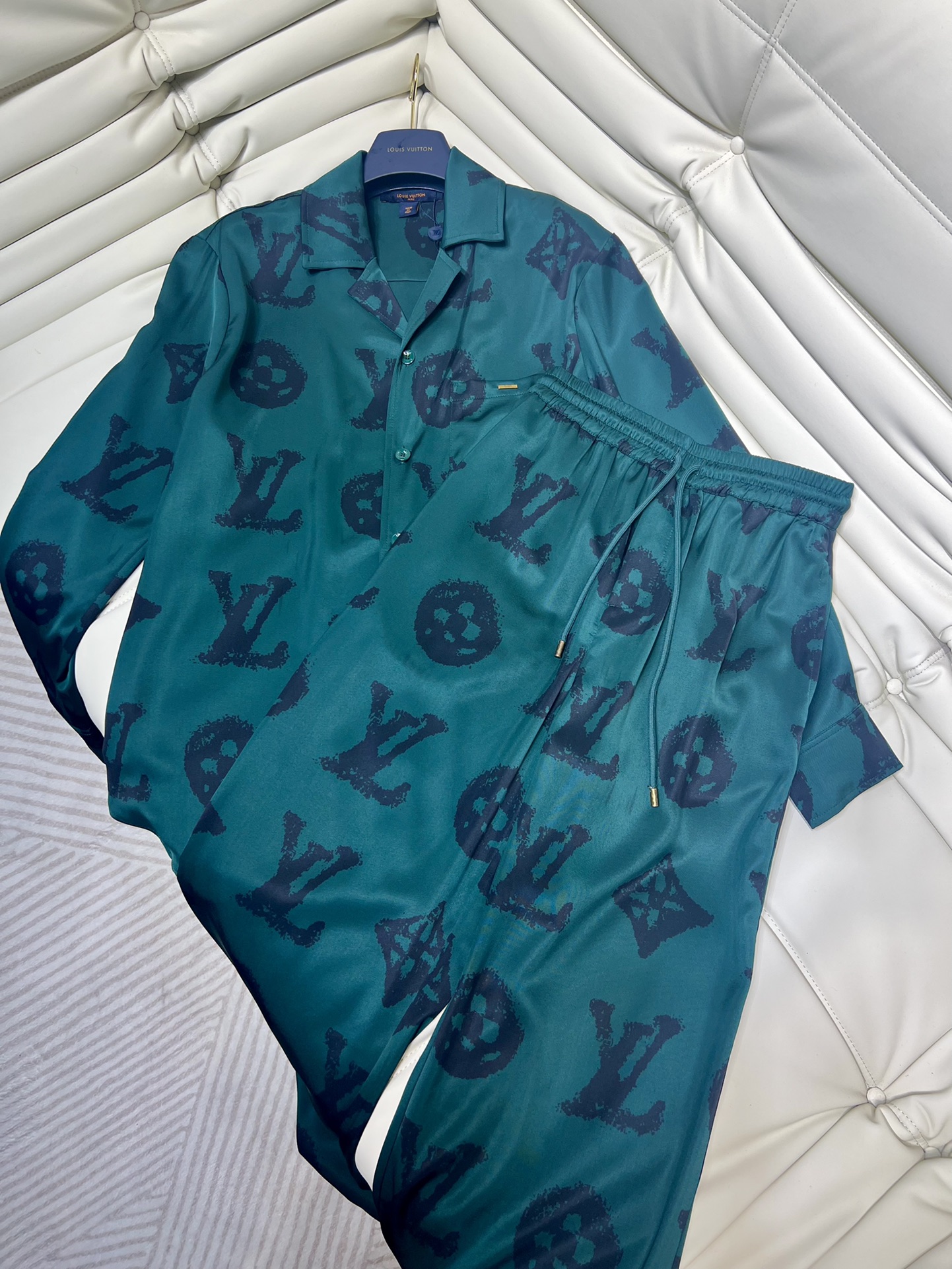 Louis Vuitton High
 Clothing Pajamas Shirts & Blouses Green Printing Spring Collection