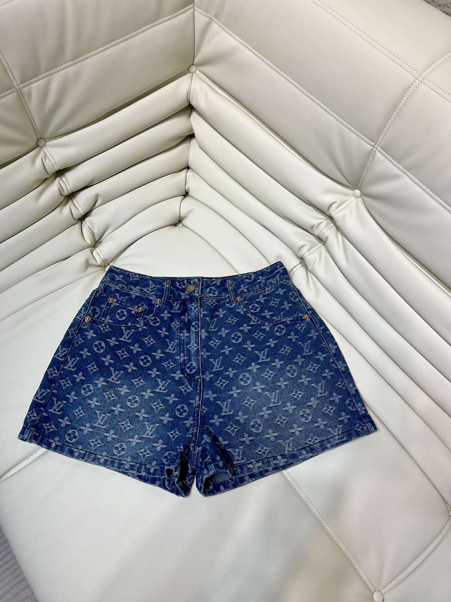 Louis Vuitton Vêtements Manteaux & Blousons Shorts Blanc SMLAHH045350