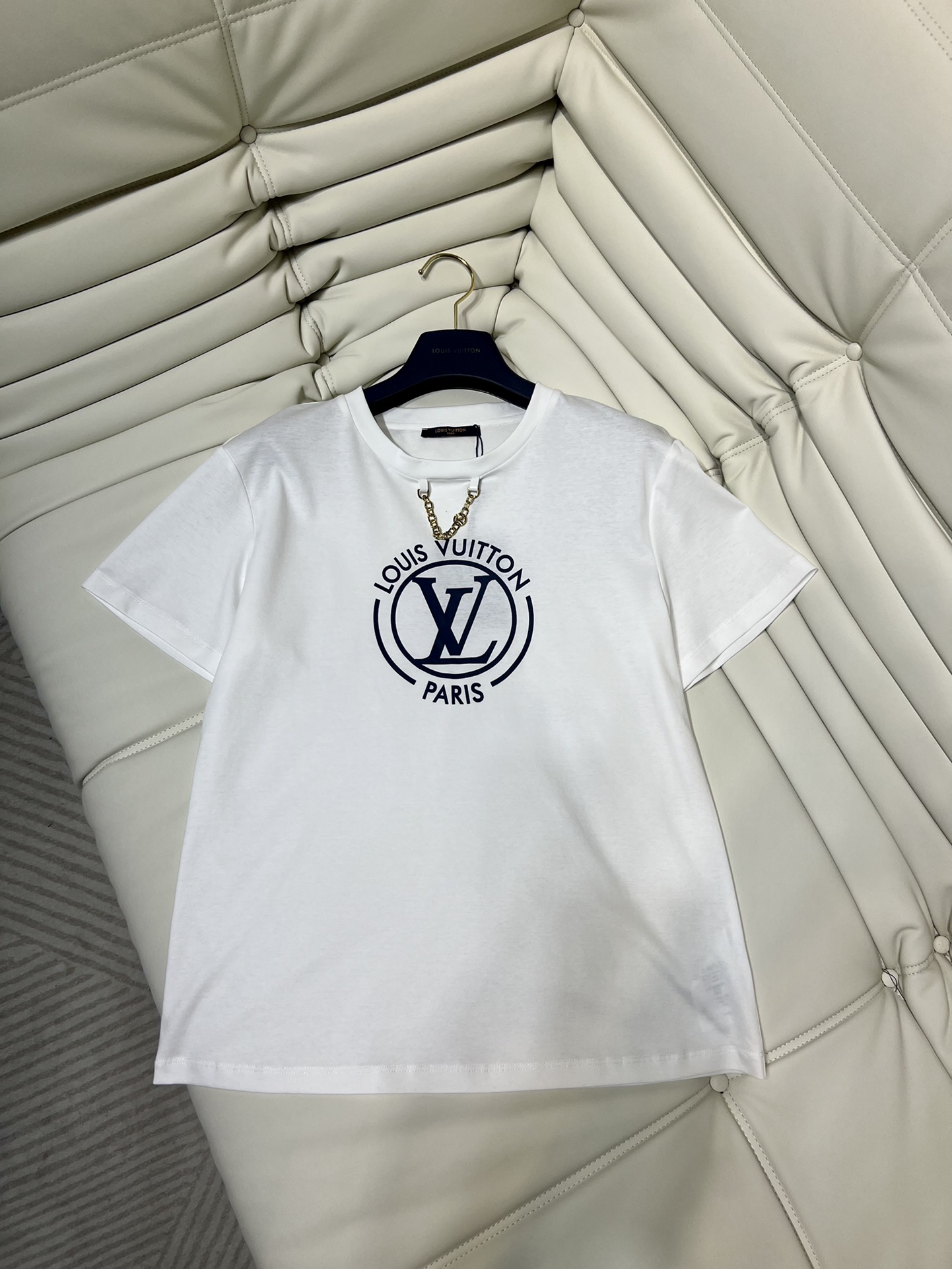 Louis Vuitton Impeccable
 Vêtements T-Shirt 2024 Replica Wholesale Ventes bon marché en ligne
 Coton Manches courtes SML468220