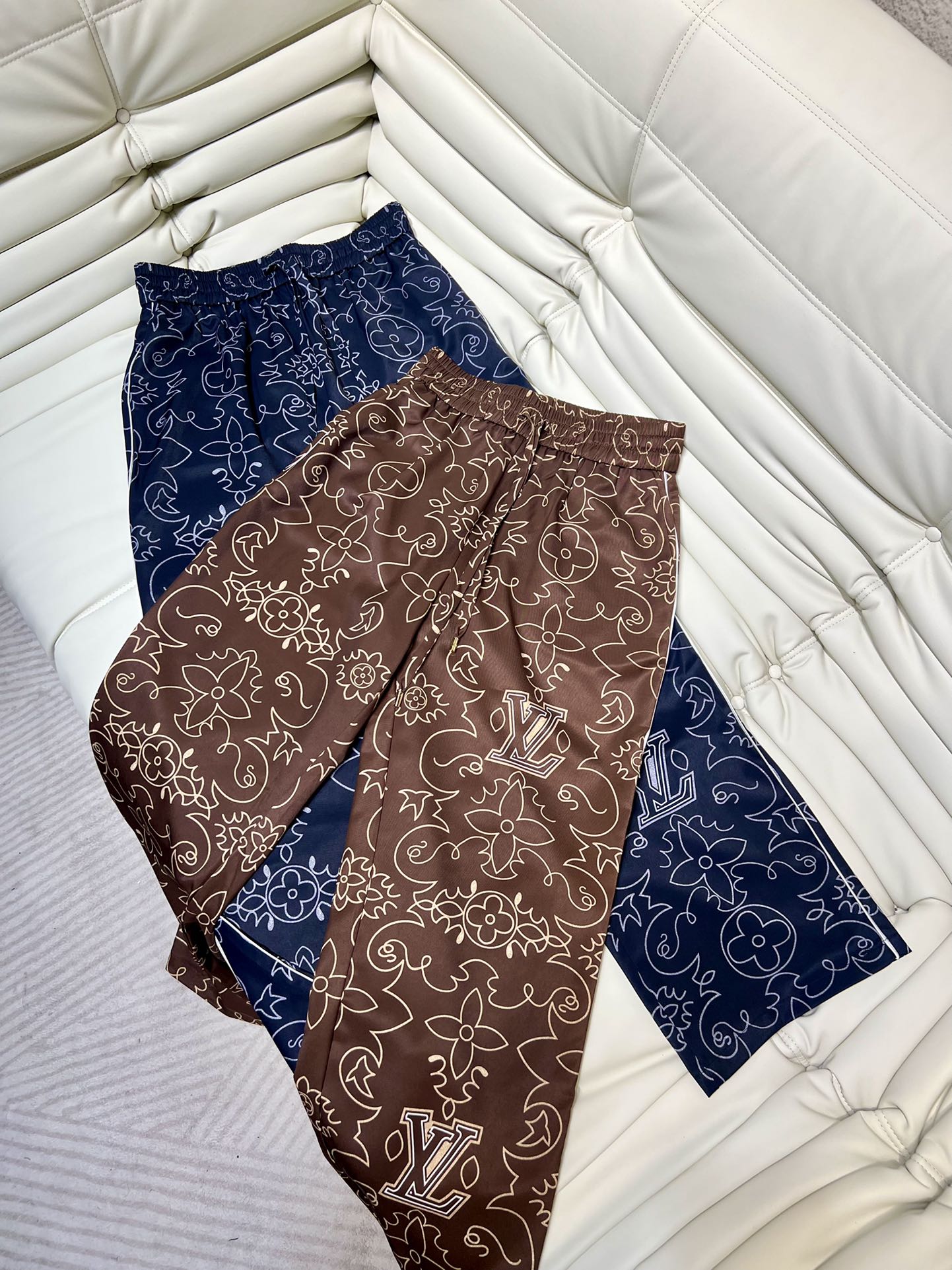 Louis Vuitton Réplique
 Vêtements Culottes & Pantalons Imprimé SML201901250