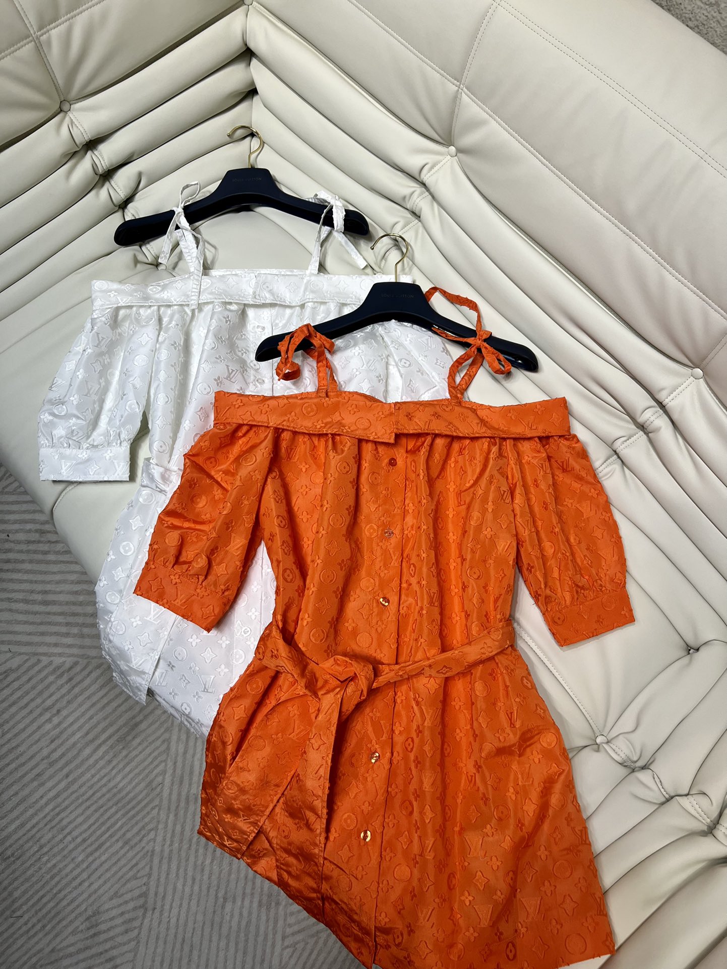 Louis Vuitton Haut
 Vêtements Robes Chemises & Chemisiers Shorts Jupes Blanc