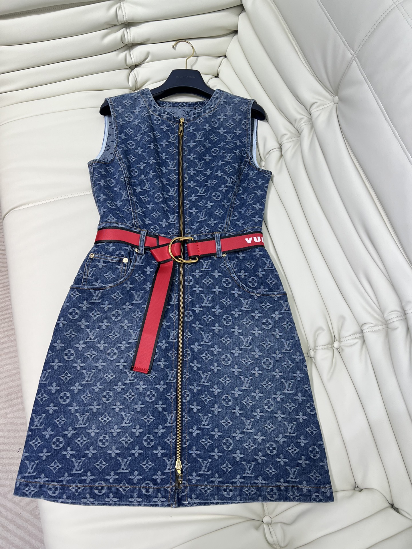 Stijlen en waar te kopen
 Louis Vuitton Kleding Jurk Wit AHH030310