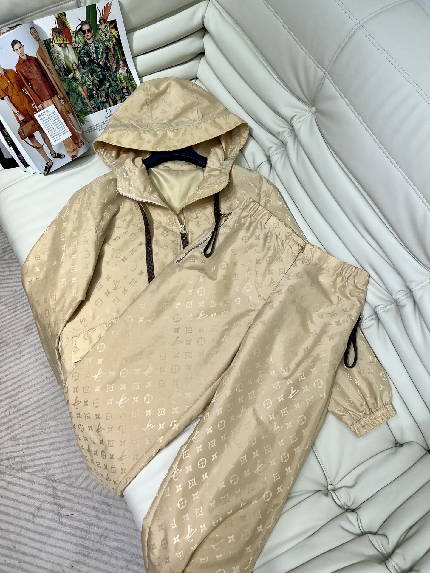 Louis Vuitton Kleding Jas &Jassen Broek Sun Protection Clothing Bovenzijde met capuchon AHH015350