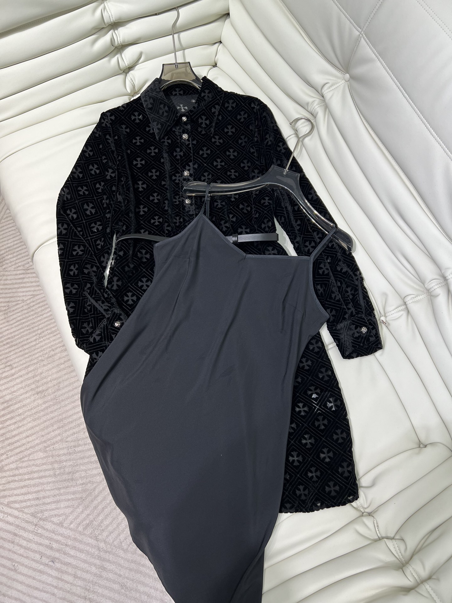 Women’s Velvet Shirt Dress with Cross Design, Packaged Single-Size Suit for Fall Mornings - 图片 4