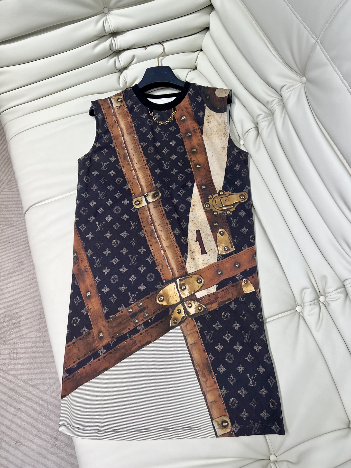 Luxe nep
 Louis Vuitton 7 sterren
 Kleding Jurk Afdrukken