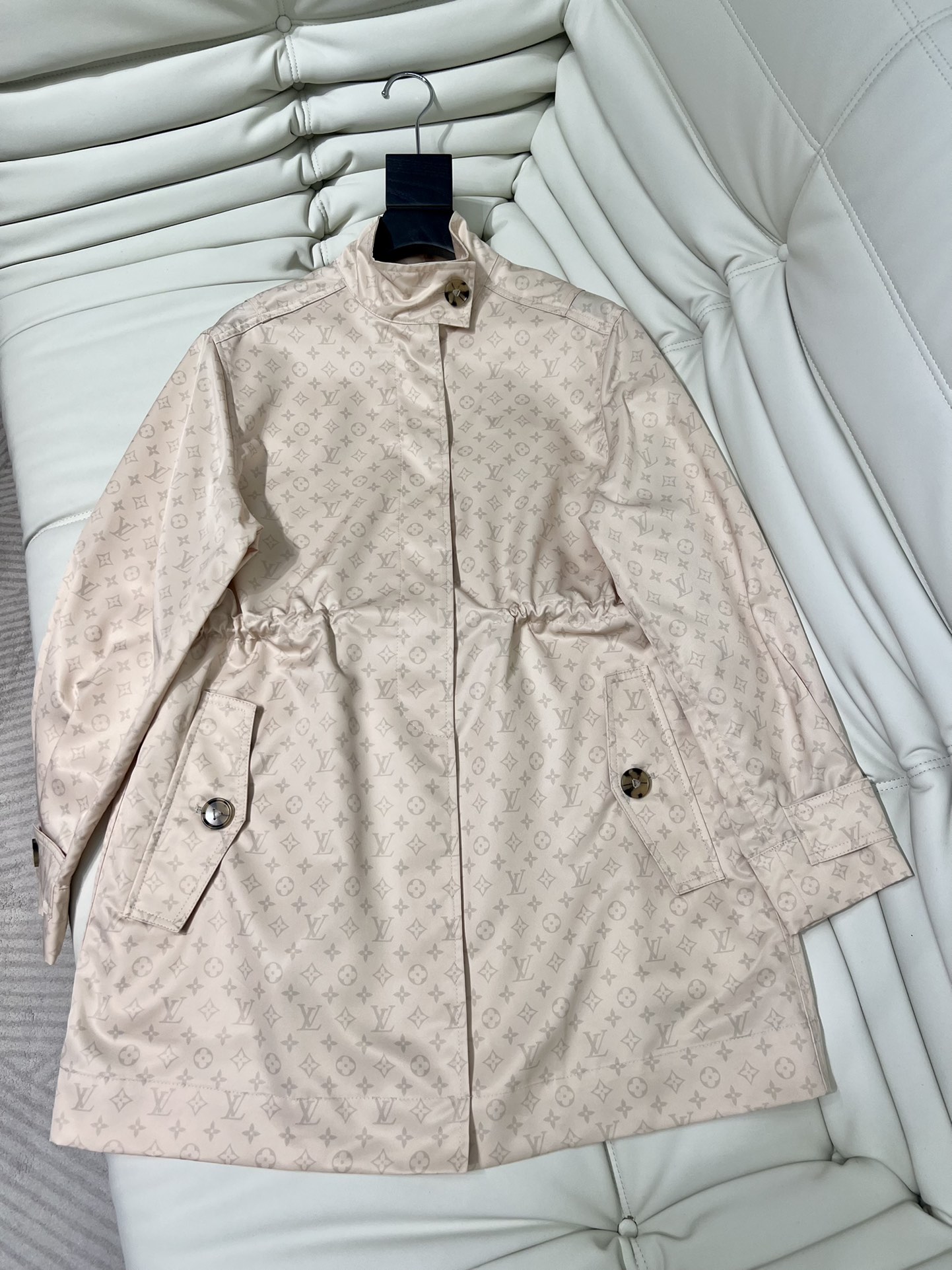 Hoe u designer replica kunt vinden
 Louis Vuitton Kleding Jas &Jassen Goud hardware SML201904370