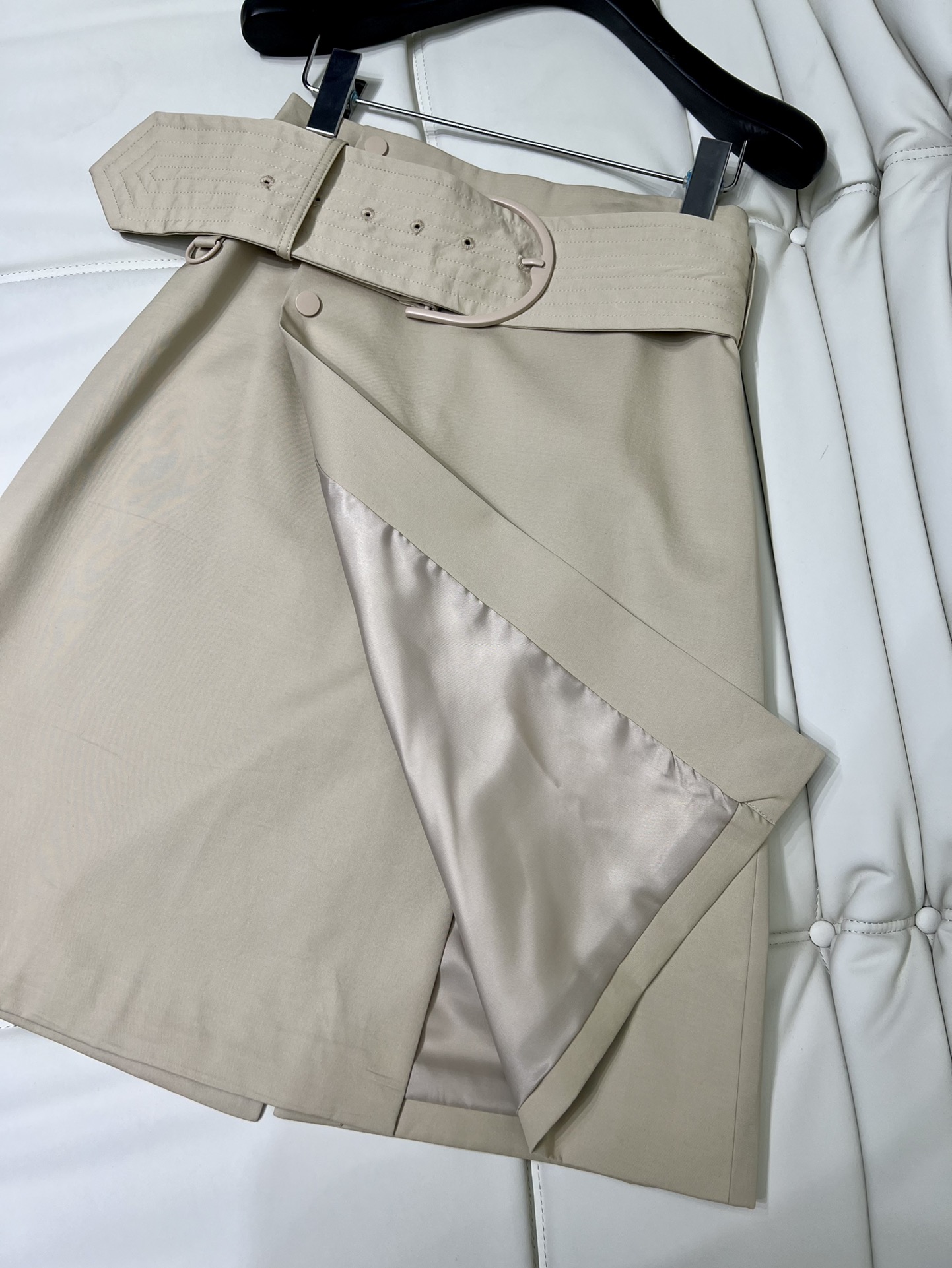 High-Quality Single-Size Female Suit: Classic Windshirts and Coats with Customized Fabric - 图片 3