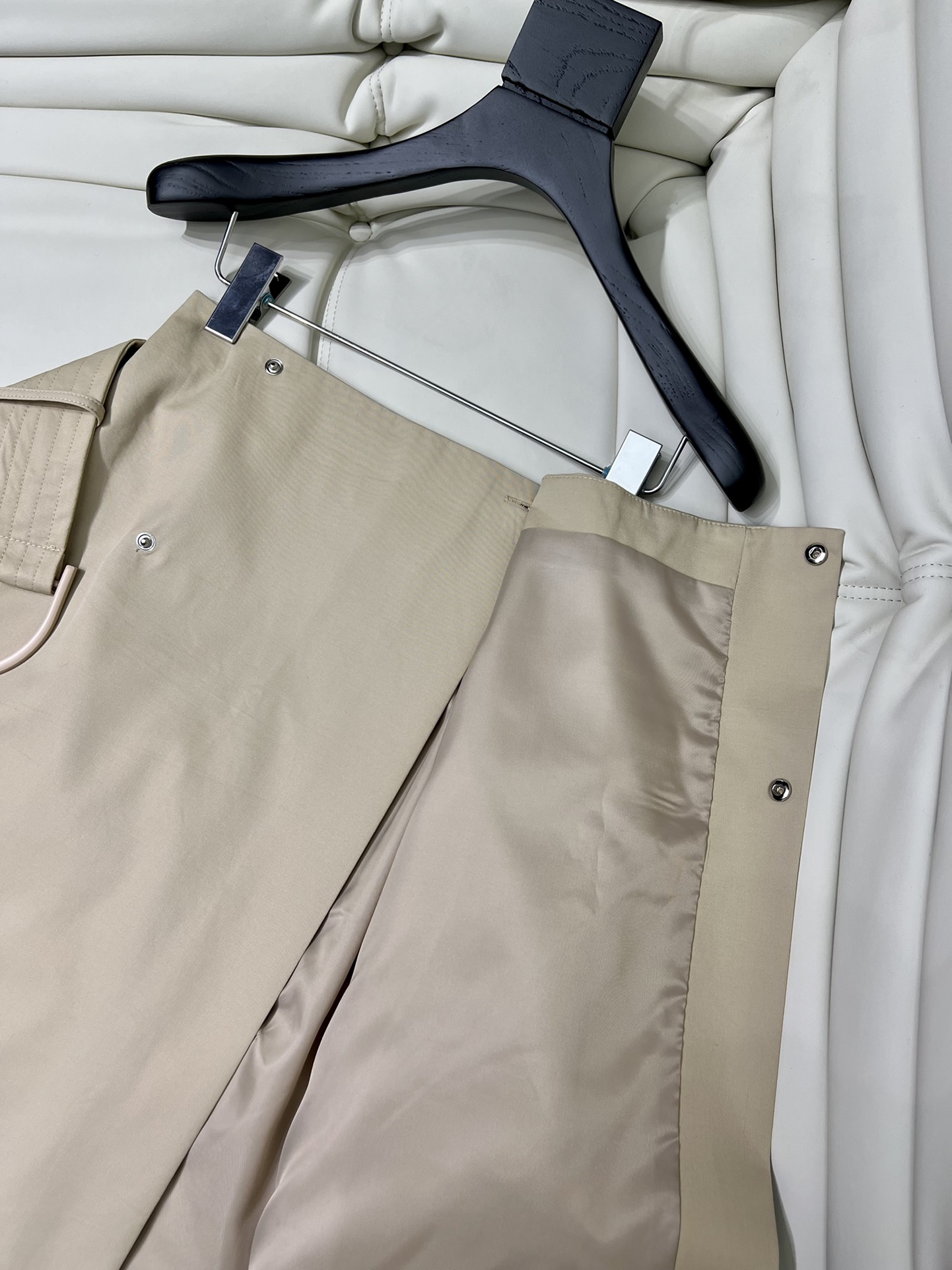 High-Quality Single-Size Female Suit: Classic Windshirts and Coats with Customized Fabric - 图片 8