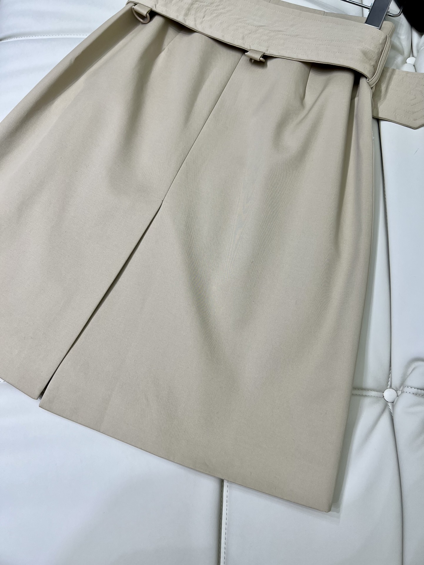 High-Quality Single-Size Female Suit: Classic Windshirts and Coats with Customized Fabric - 图片 6