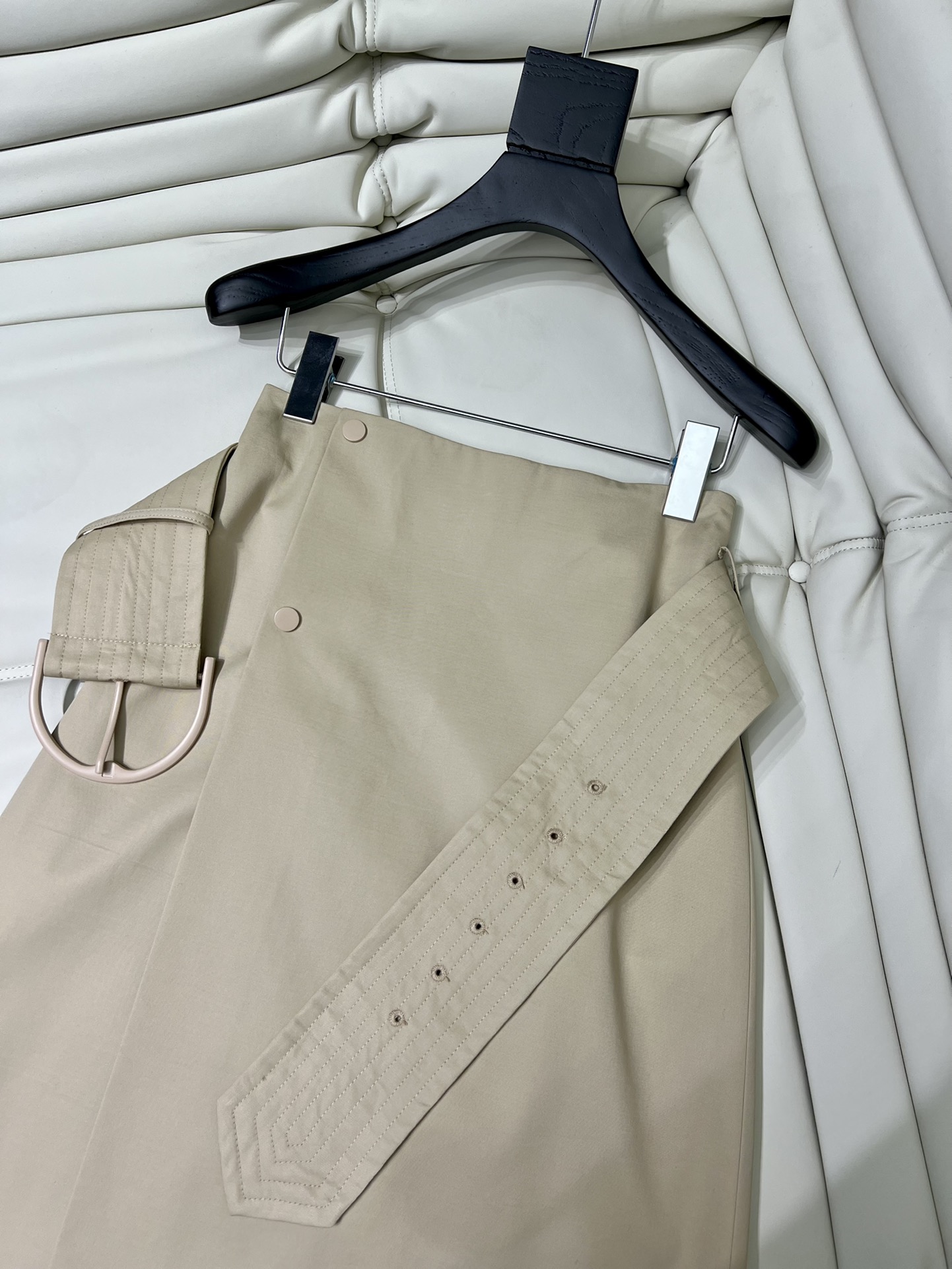 High-Quality Single-Size Female Suit: Classic Windshirts and Coats with Customized Fabric - 图片 7