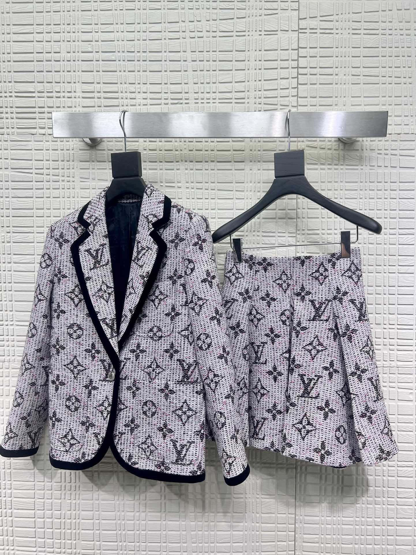 Louis Vuitton Vêtements Manteaux & Blousons Robes Jupes Réplique de la France
 Quincaillerie en or Laine