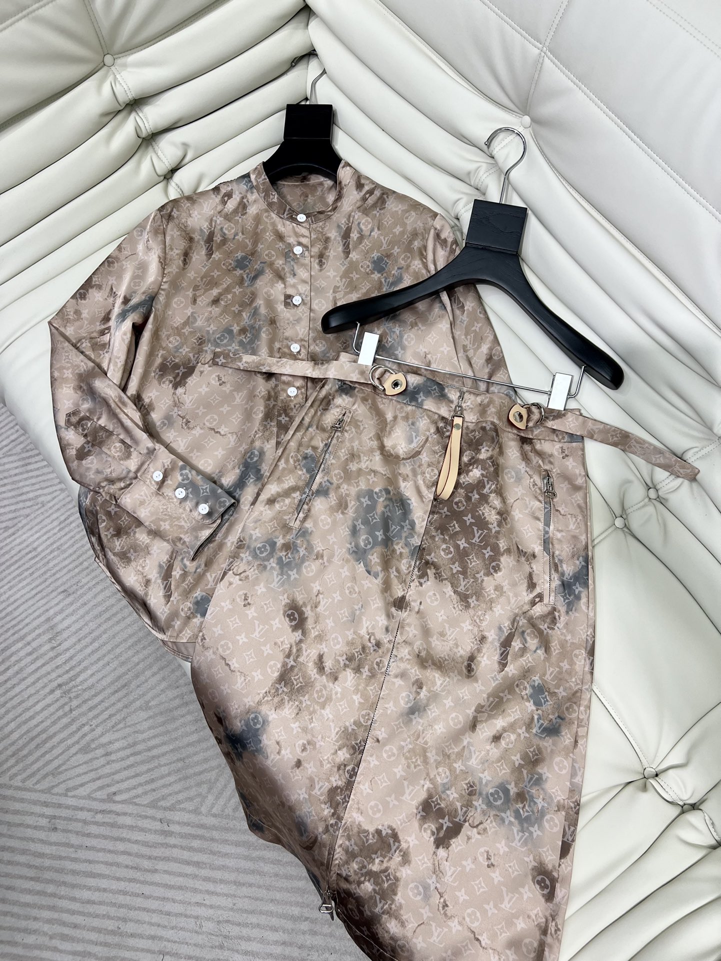 Topmerken zoals
 Louis Vuitton Kleding Overhemden Rok Exclusief goedkoop