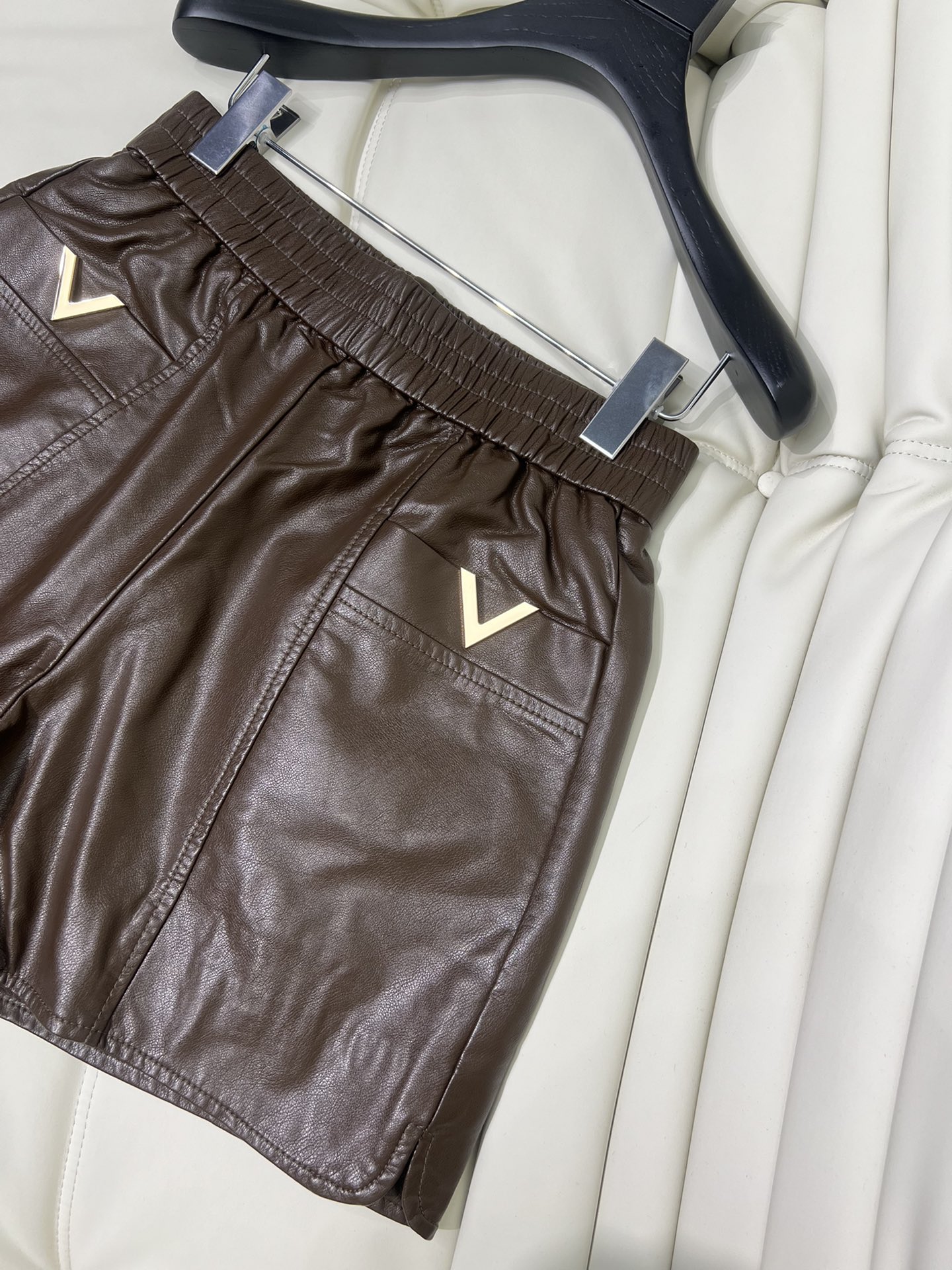 Valentino’s Shorts: Unique PU Skin Female Suit Packaged in Single Size. - 图片 3
