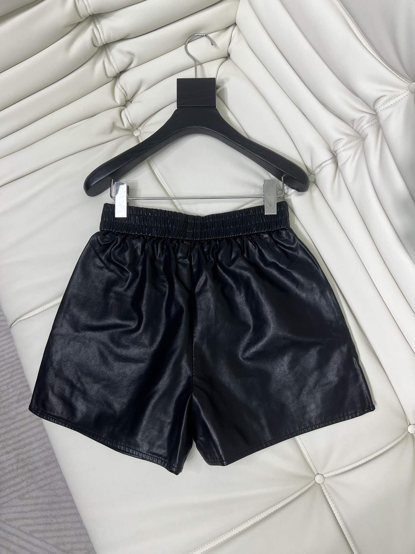 Valentino’s Shorts: Unique PU Skin Female Suit Packaged in Single Size. - 图片 8