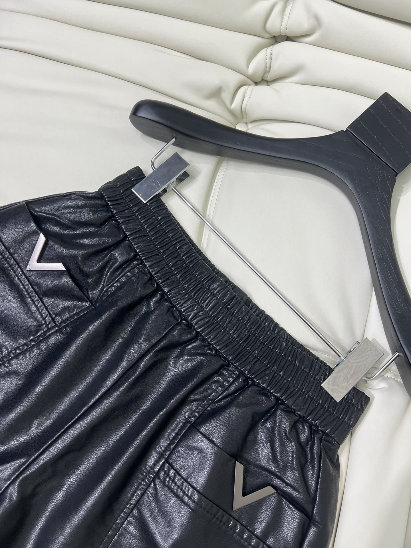 Valentino’s Shorts: Unique PU Skin Female Suit Packaged in Single Size. - 图片 6