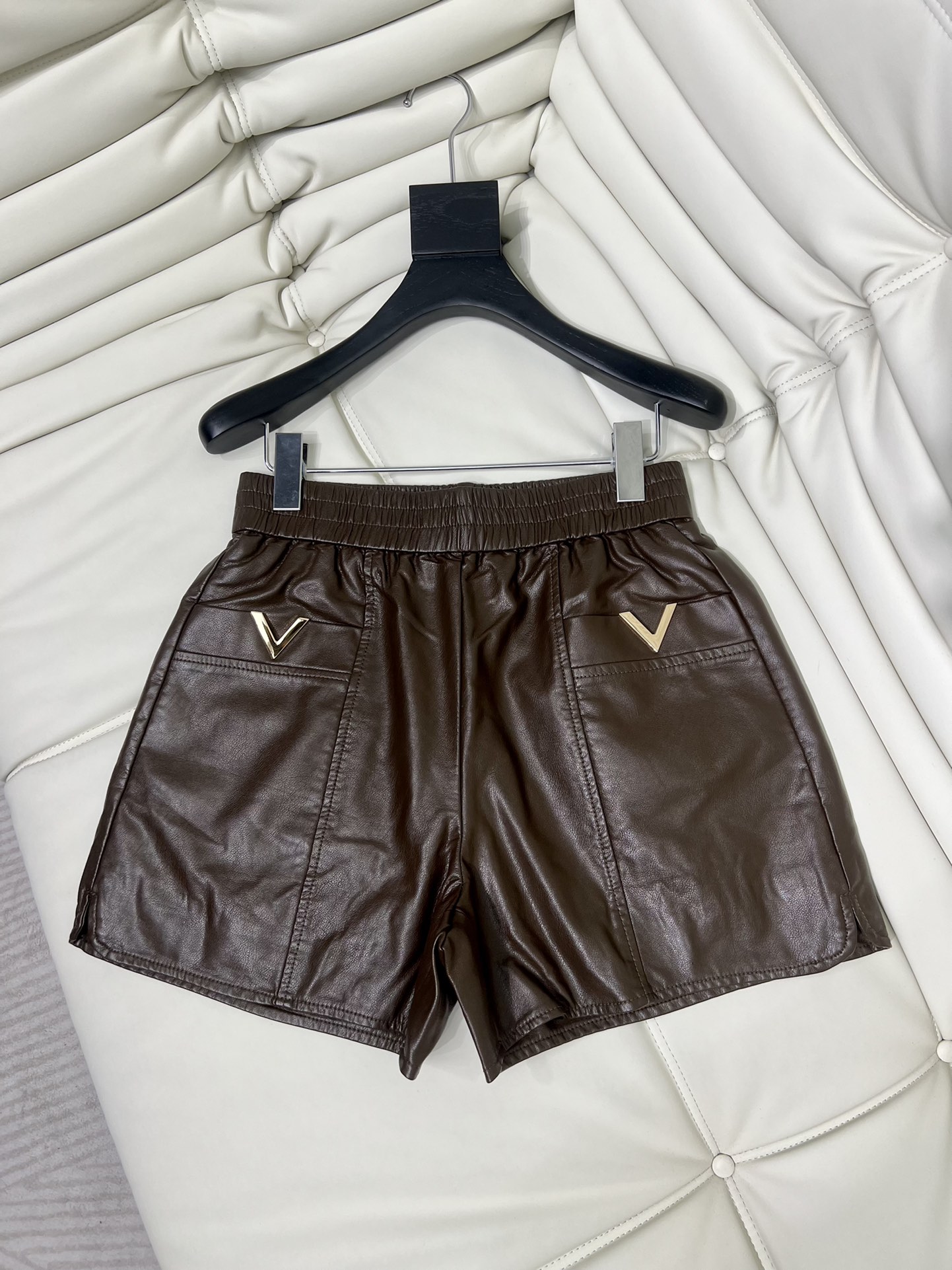 Valentino’s Shorts: Unique PU Skin Female Suit Packaged in Single Size. - 图片 2
