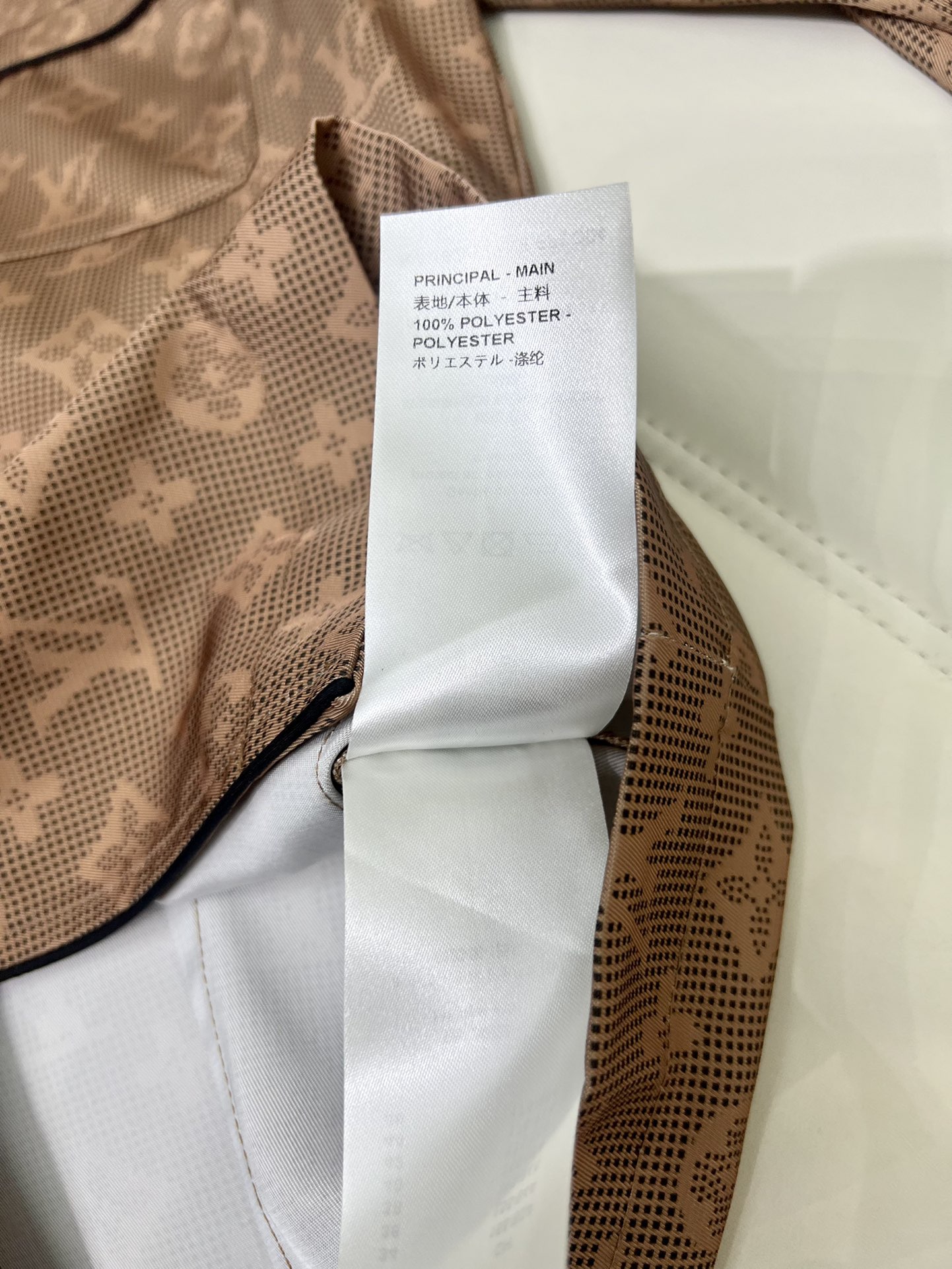 “Women’s One-Size-Fits-All Suit with Classic Romo Pyjamas: Elegant and High-Quality Details” - 图片 9