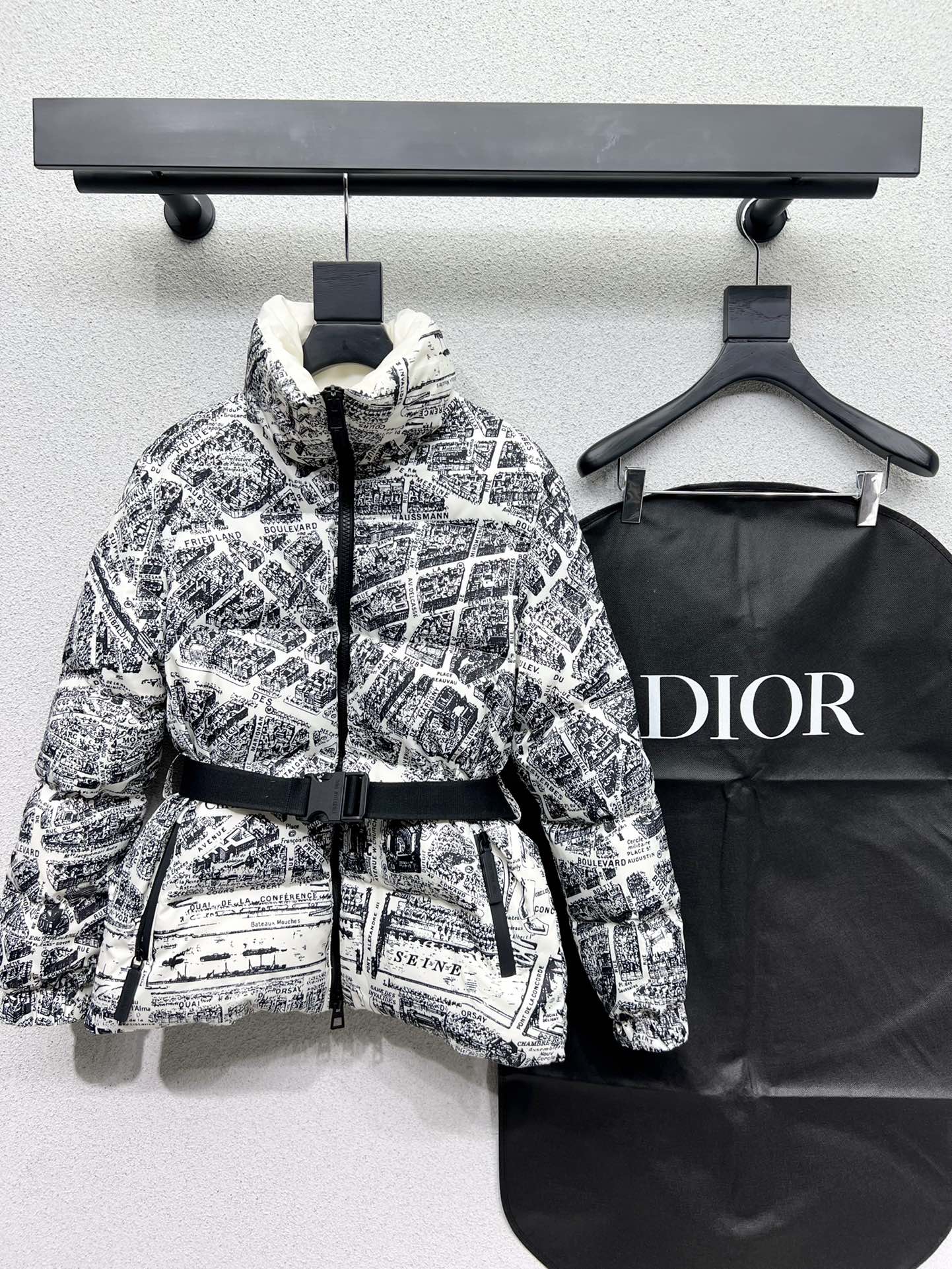 Stylish Paris Map Velvet Coat for Women: High-Quality, Warm, and Dust-Proof. - 图片 1