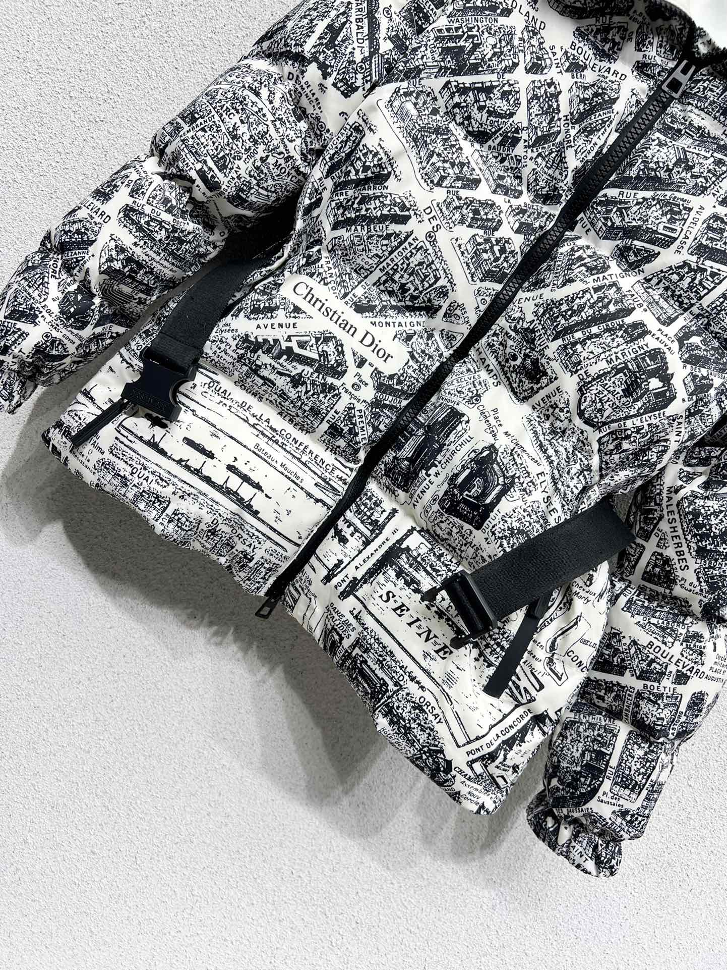 Stylish Paris Map Velvet Coat for Women: High-Quality, Warm, and Dust-Proof. - 图片 5