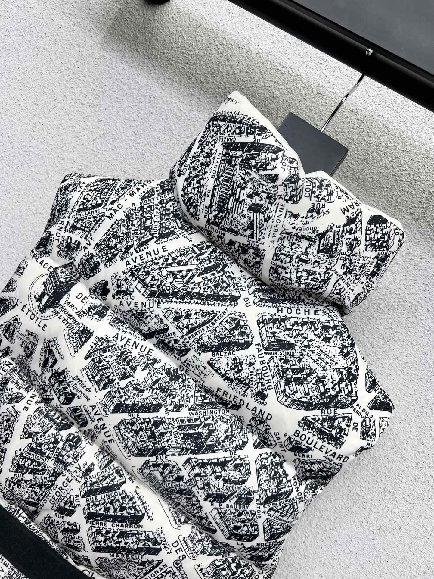“High-Quality Single-Size Female Suit with Dustproof Bags and Paris Map Puff Coats” - 图片 8