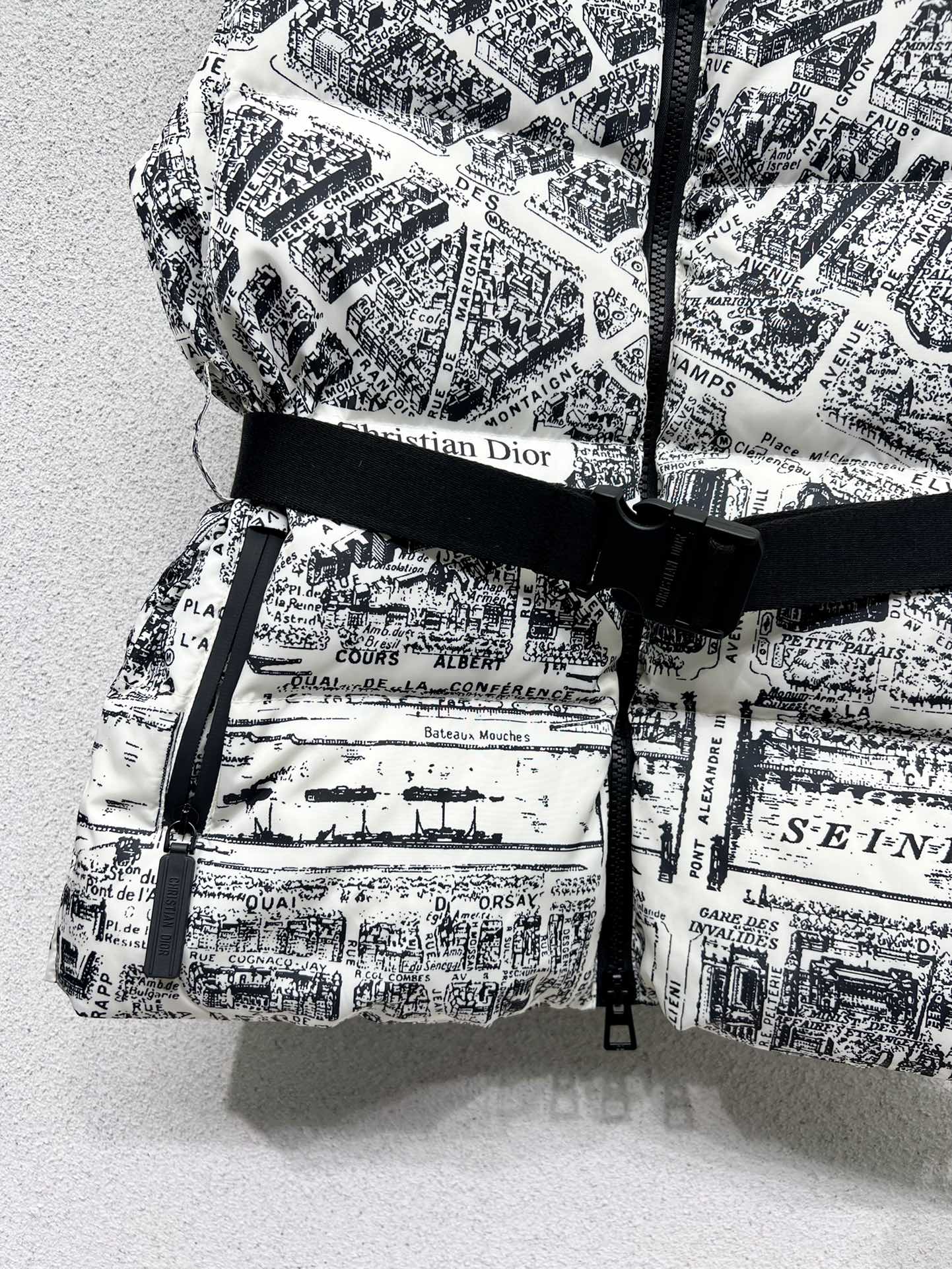 “High-Quality Single-Size Female Suit with Dustproof Bags and Paris Map Puff Coats” - 图片 3