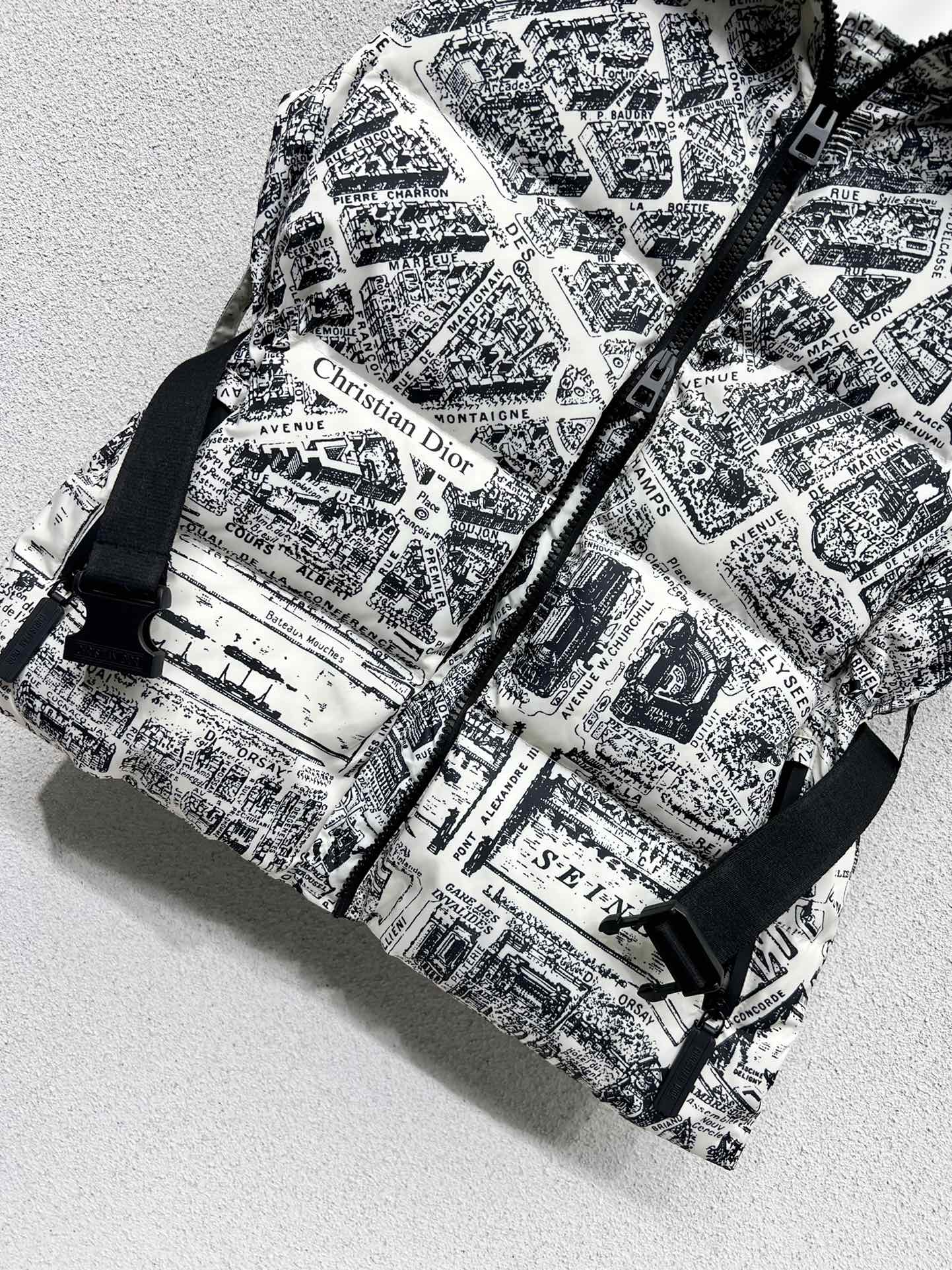 “High-Quality Single-Size Female Suit with Dustproof Bags and Paris Map Puff Coats” - 图片 5