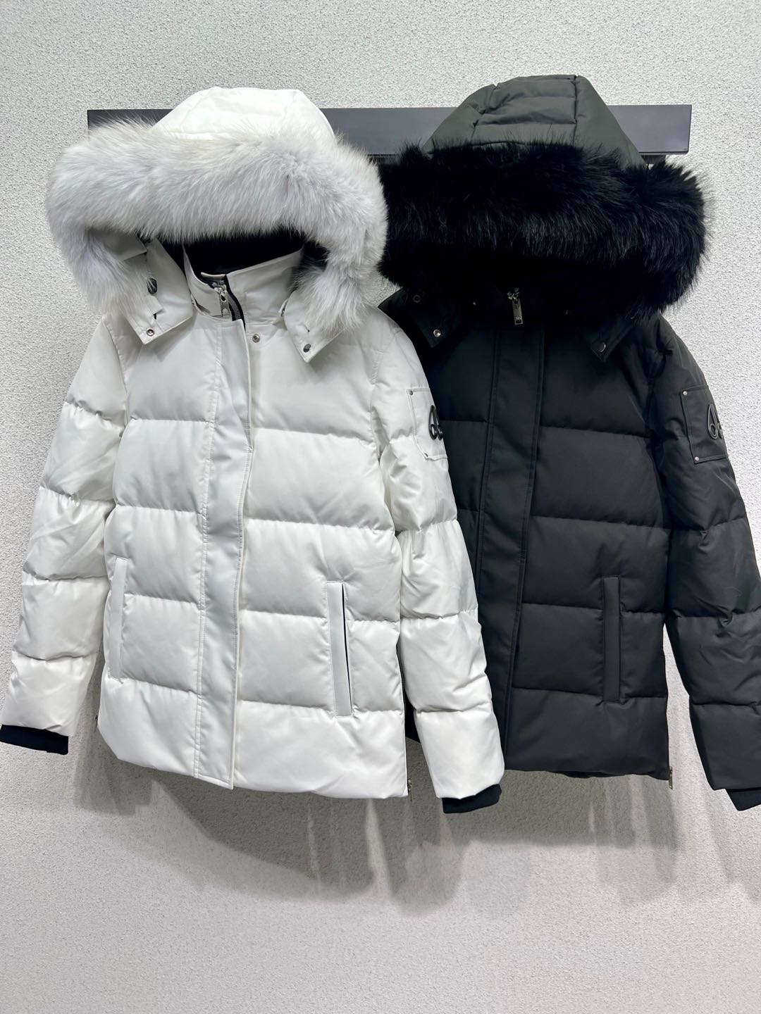 High-Quality Moose Coat and Single-Size Female Suit with Dust-Proof Bags