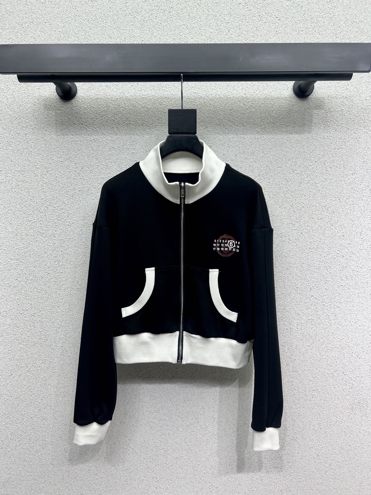 “High-Quality P828 Female Suit Set: Youthful Glamour, Skin Comfort, Two Colors Available” - 图片 2