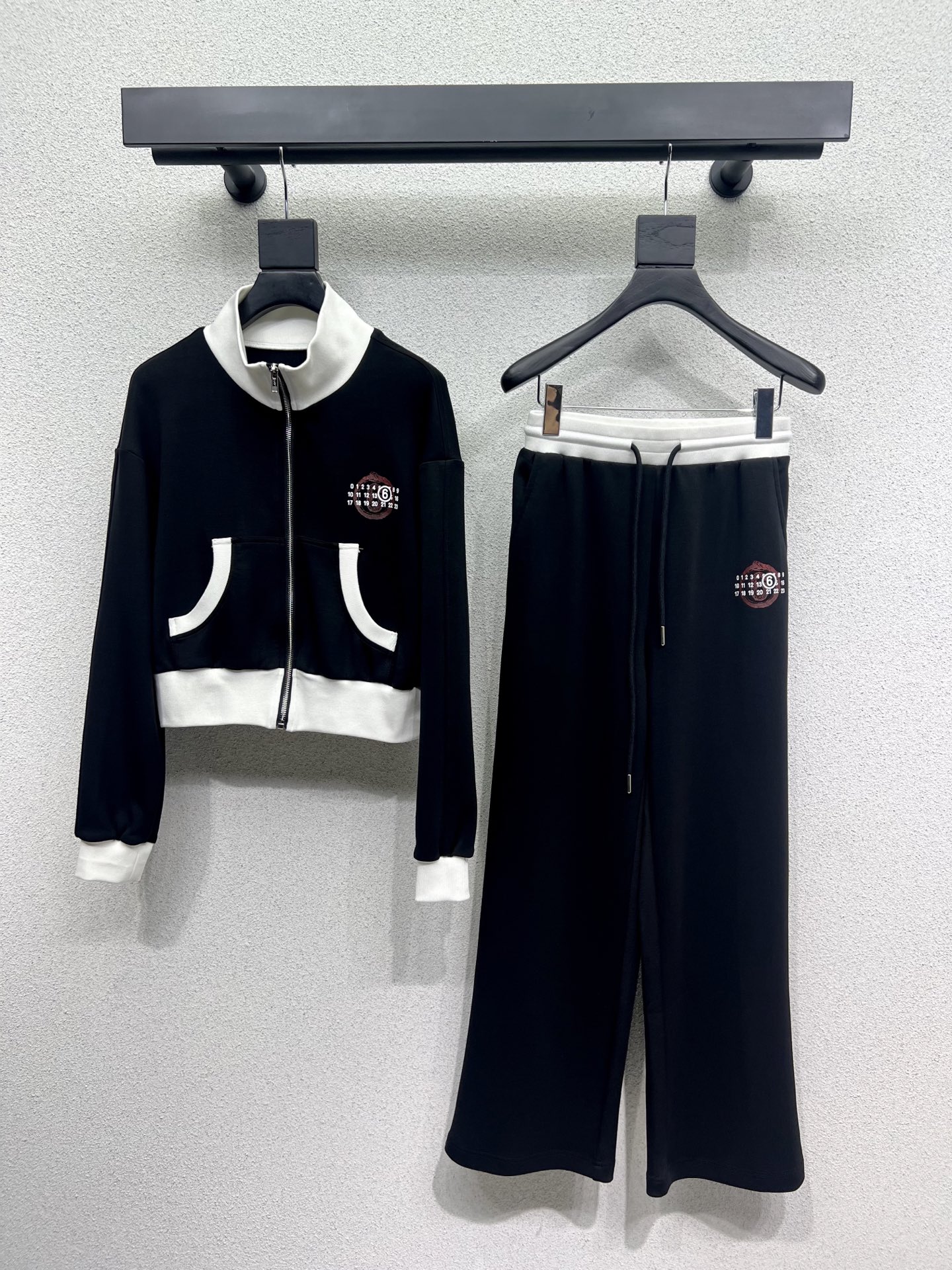 “High-Quality P828 Female Suit Set: Youthful Glamour, Skin Comfort, Two Colors Available” - 图片 1
