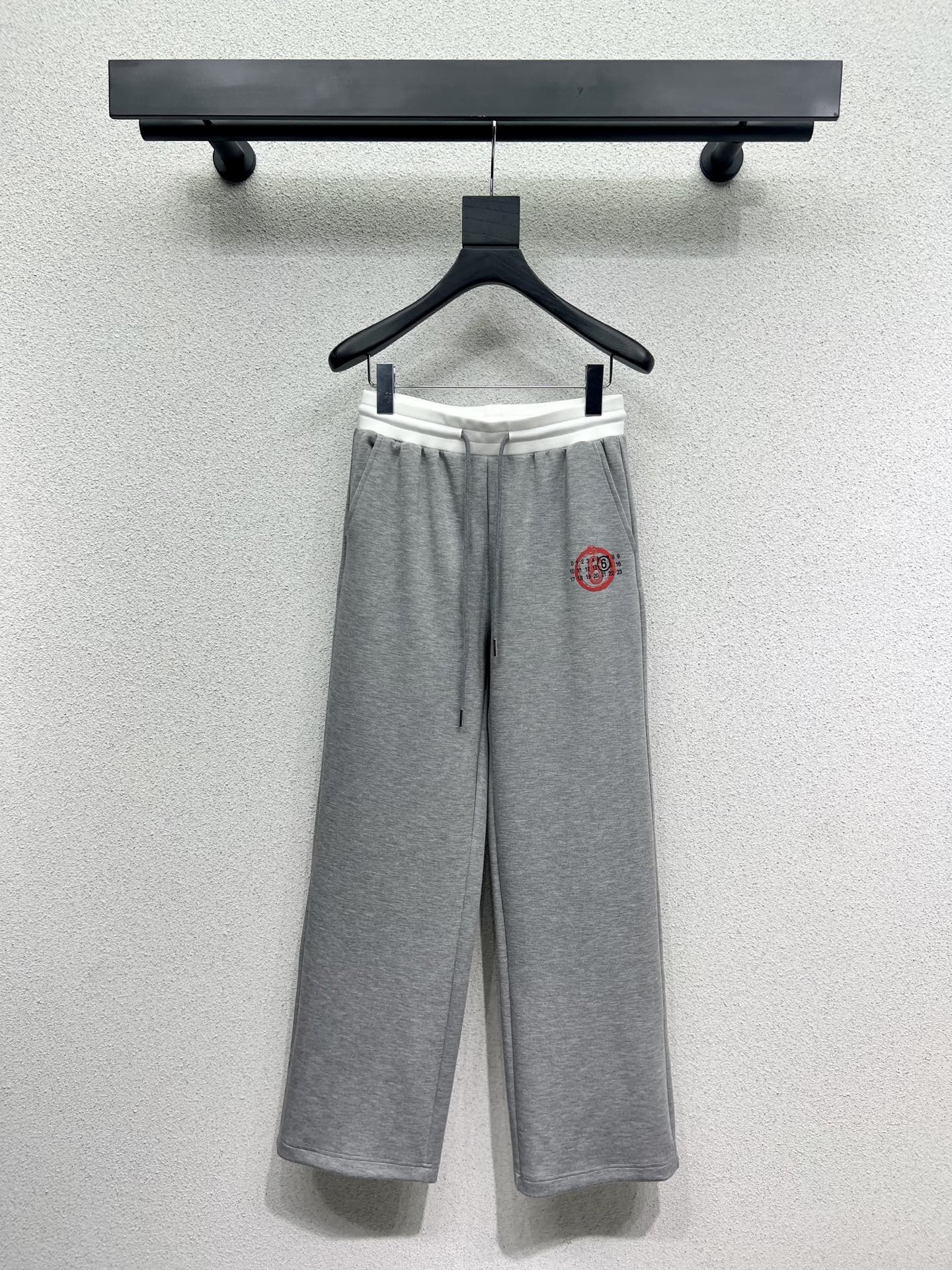 High-Quality One-Size-Fits-All Female Suit Set with MM6 Leisure Suits: Review - 图片 5