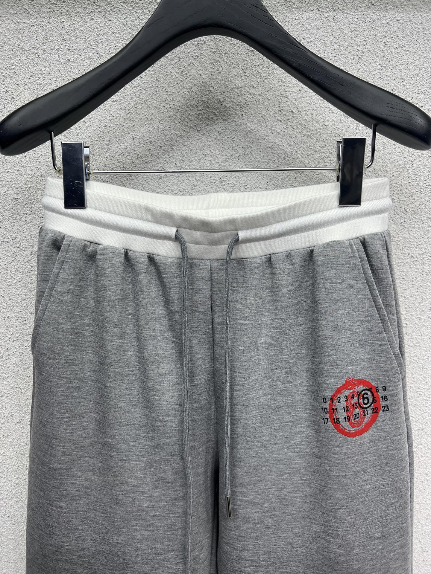 High-Quality One-Size-Fits-All Female Suit Set with MM6 Leisure Suits: Review - 图片 6