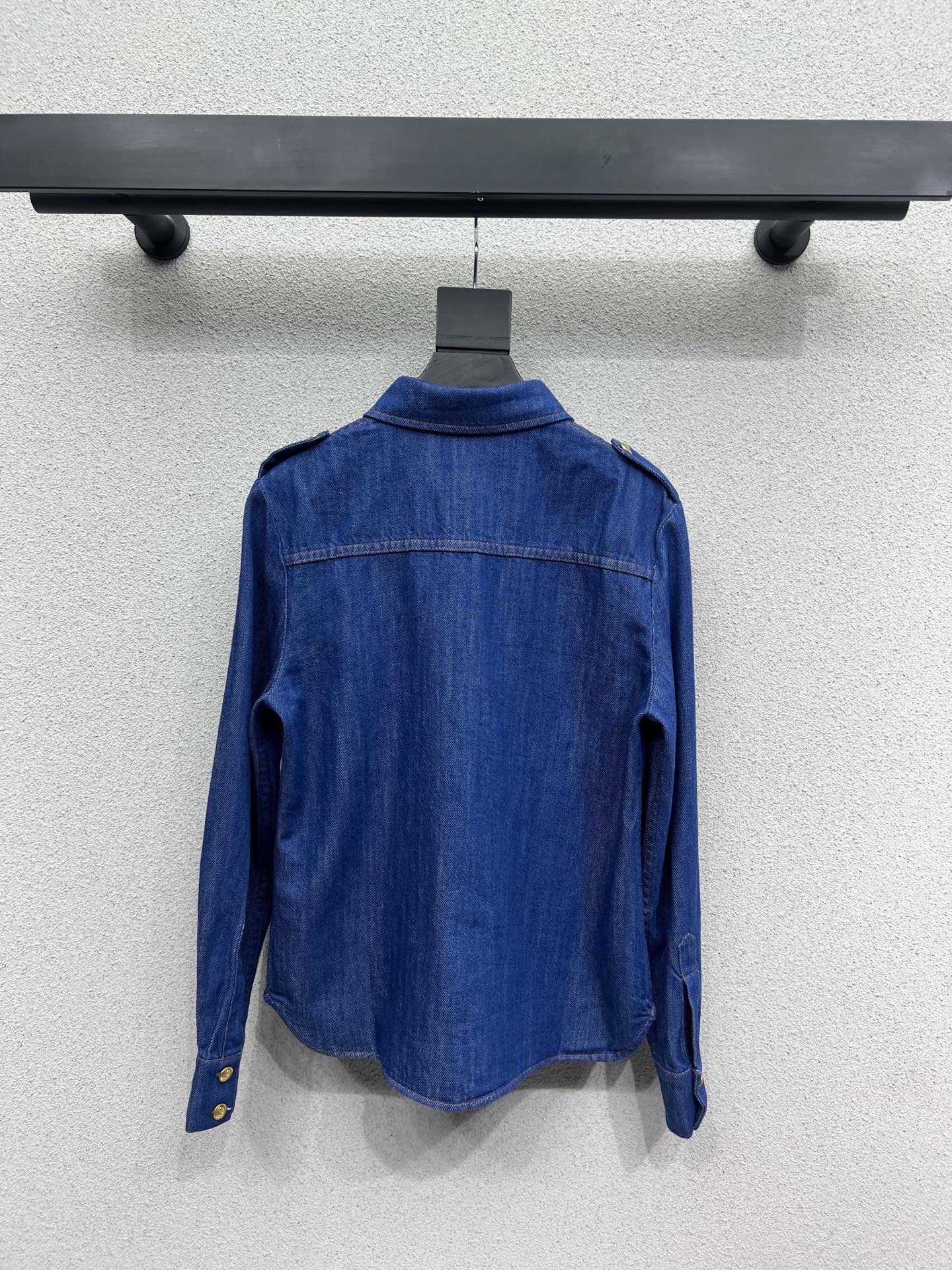 Valentino Cowboy Shirts and Shorts: High-Quality, All-Season, Elegant Apparel Sets - 图片 5