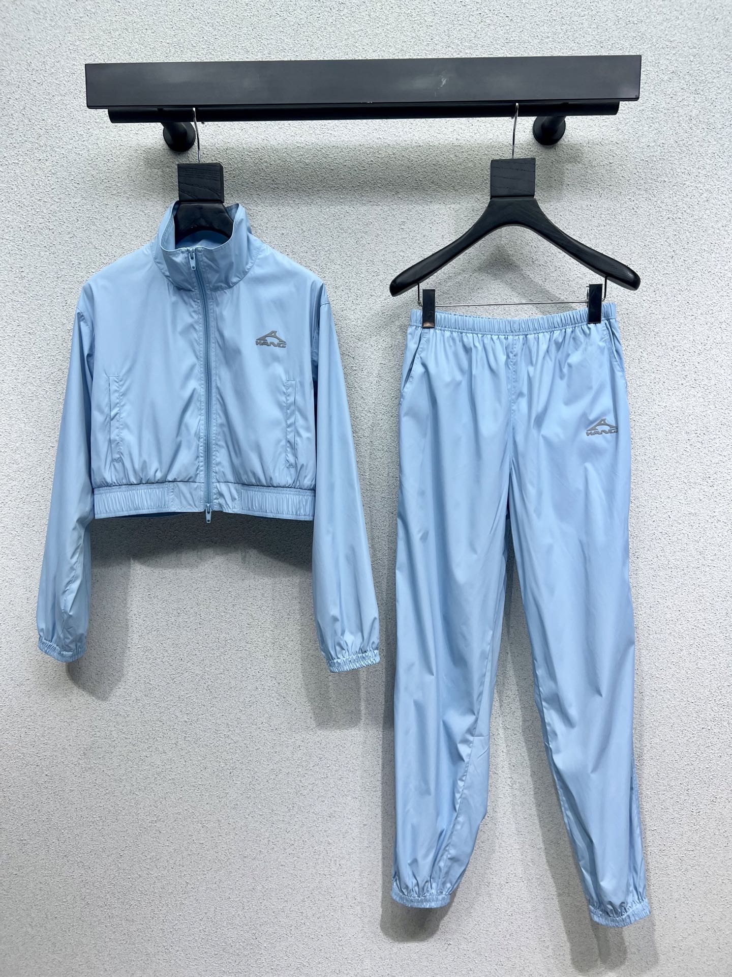 High-Quality American-Style Female Suit with Tan-Proof King Suit: Cosmopolitan Workwear