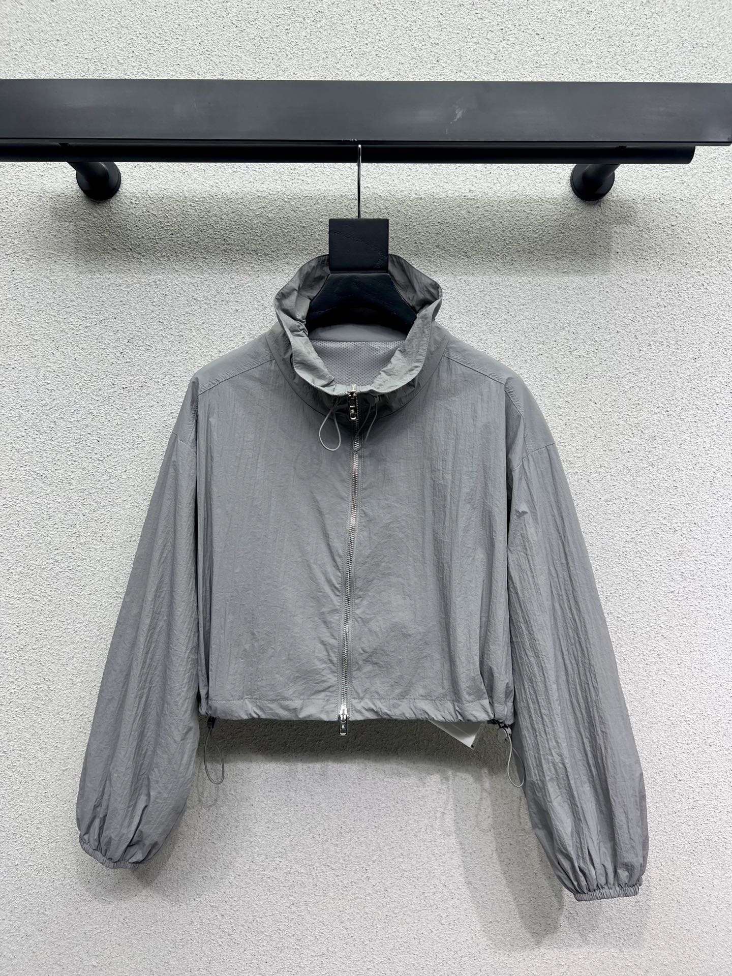 High-Quality One-Size Sunscreen Suit with American Sports Style and Imported Fabric - 图片 2