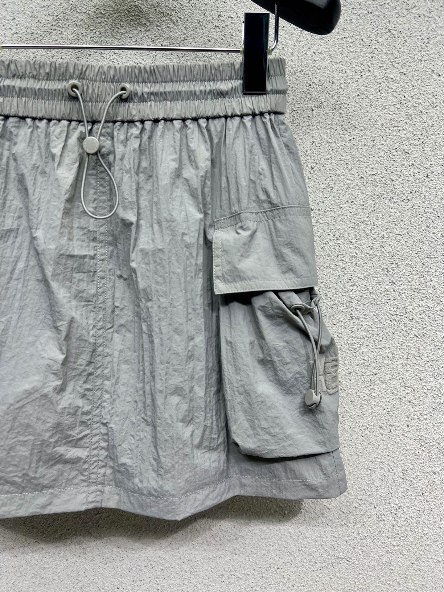 High-Quality One-Size Sunscreen Suit with American Sports Style and Imported Fabric - 图片 6