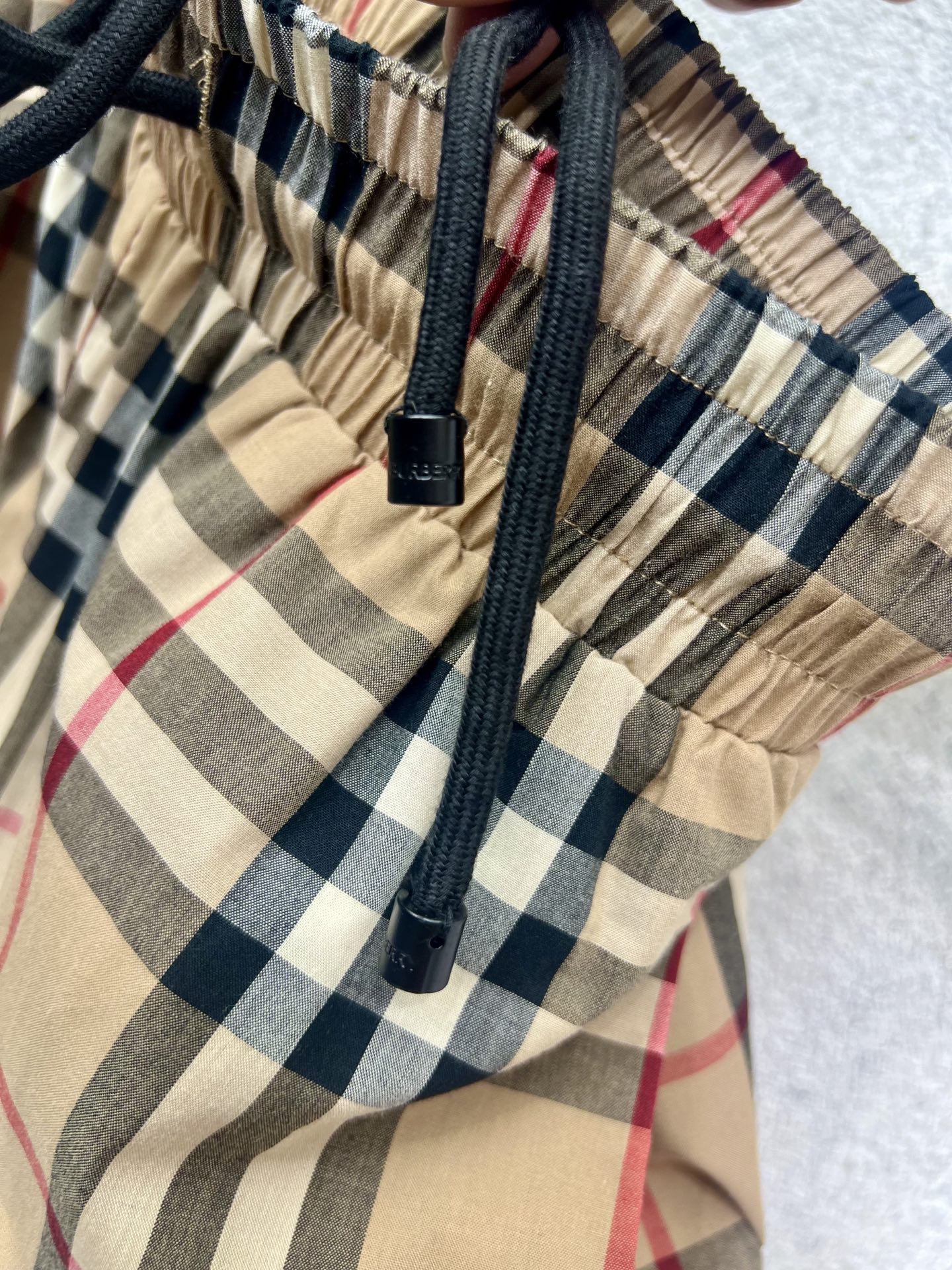 “Powerful One-Size-Fits-All Dress with Tan Jacket: Super-Young Look, High Quality” - 图片 5