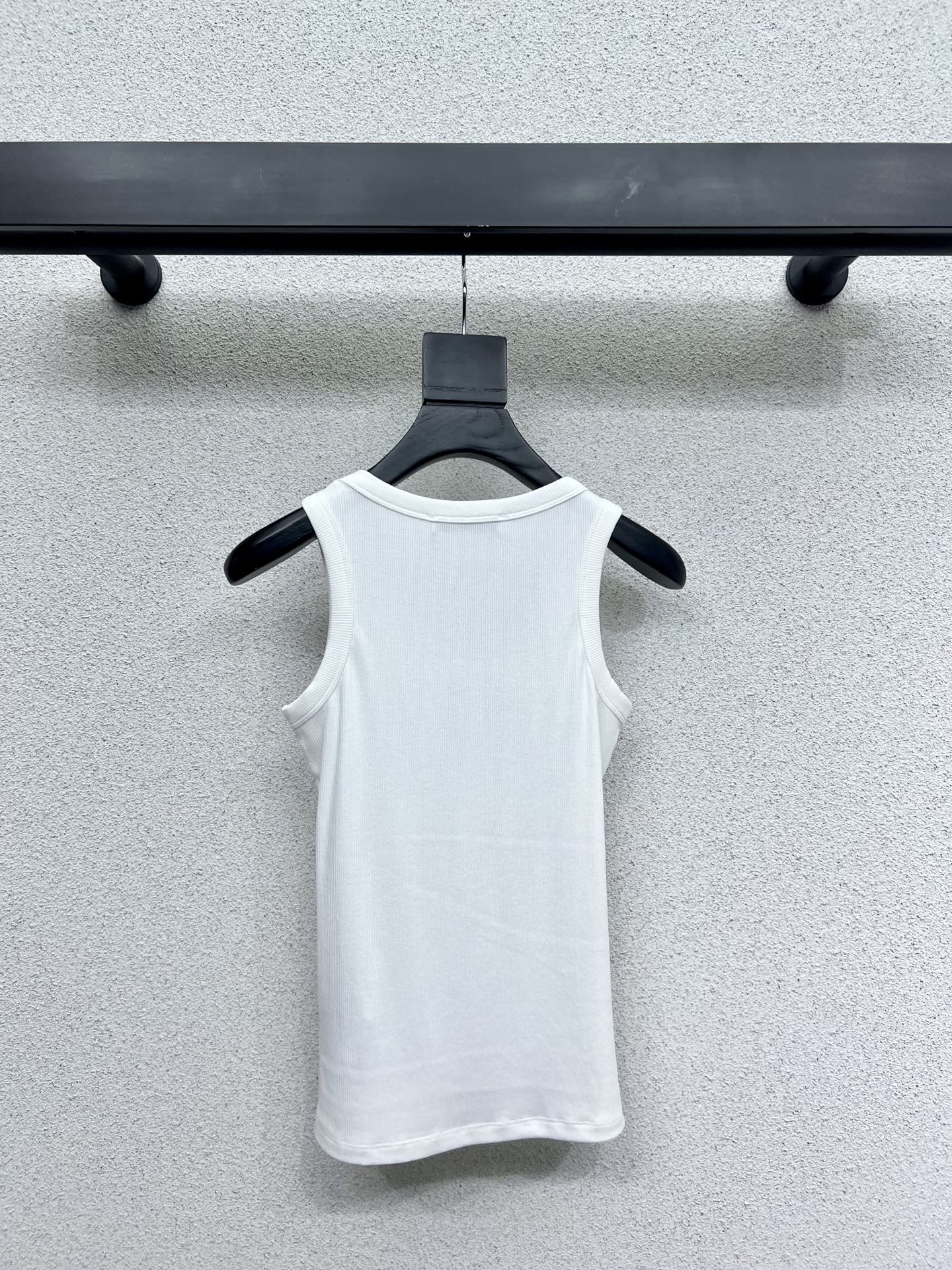 Christian Dior Embroidered Logo Tank Top - Classic and Youthful Style 6 i1744907266859 7324 0 4